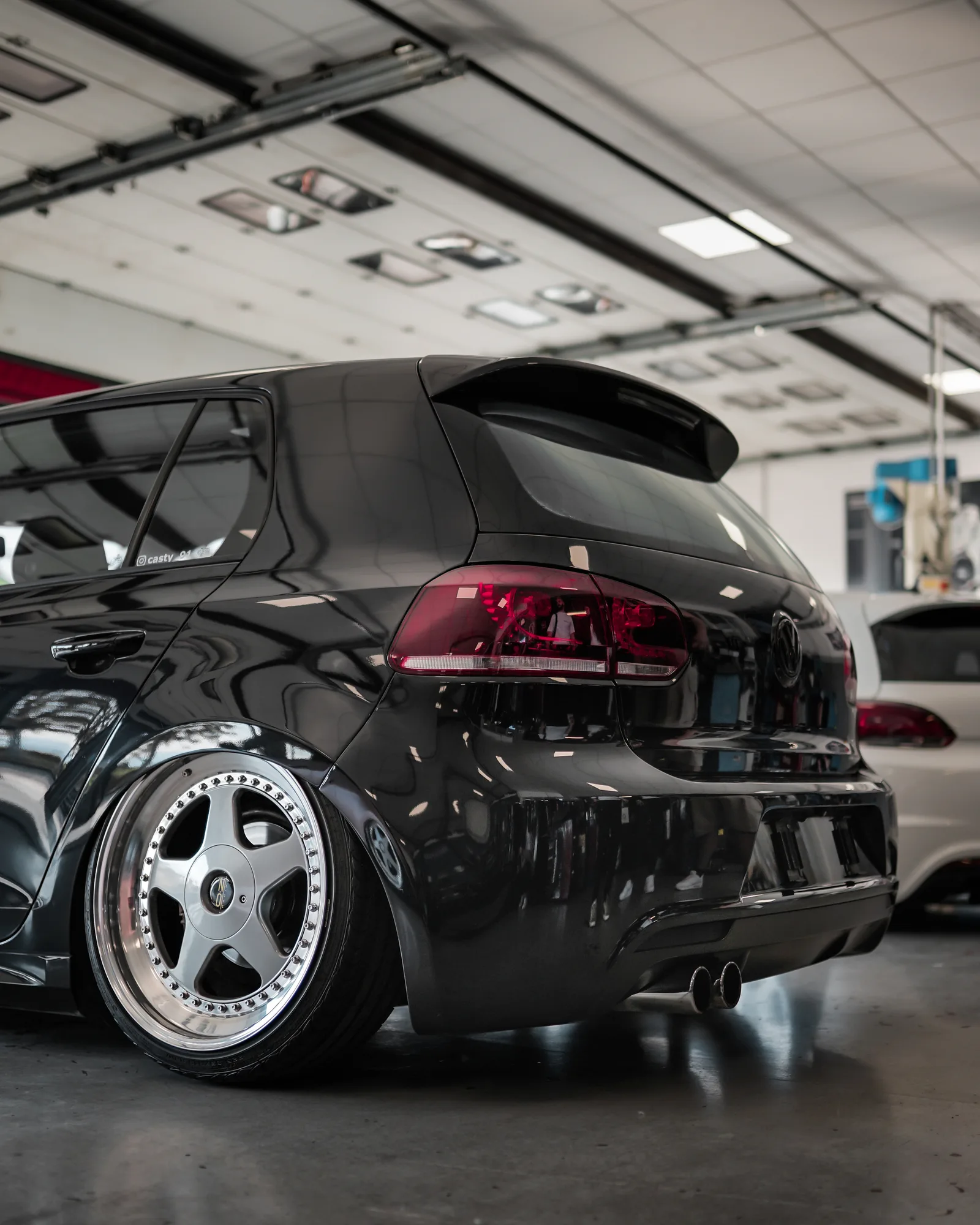 OZ Racing Futura on Volkswagen Golf Mk6 (Typ 5K), photo 4