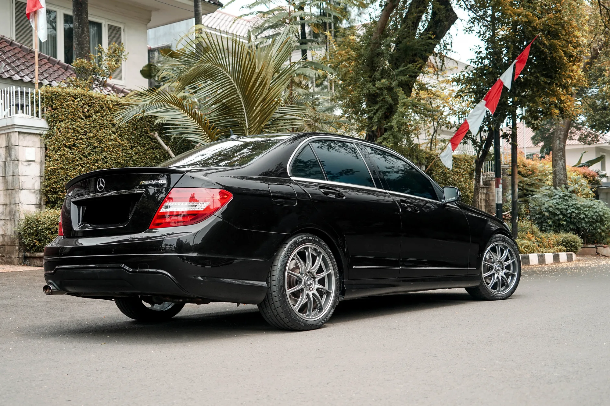 OZ Racing HyperGT HLT on Mercedes-Benz C-Class W204.1