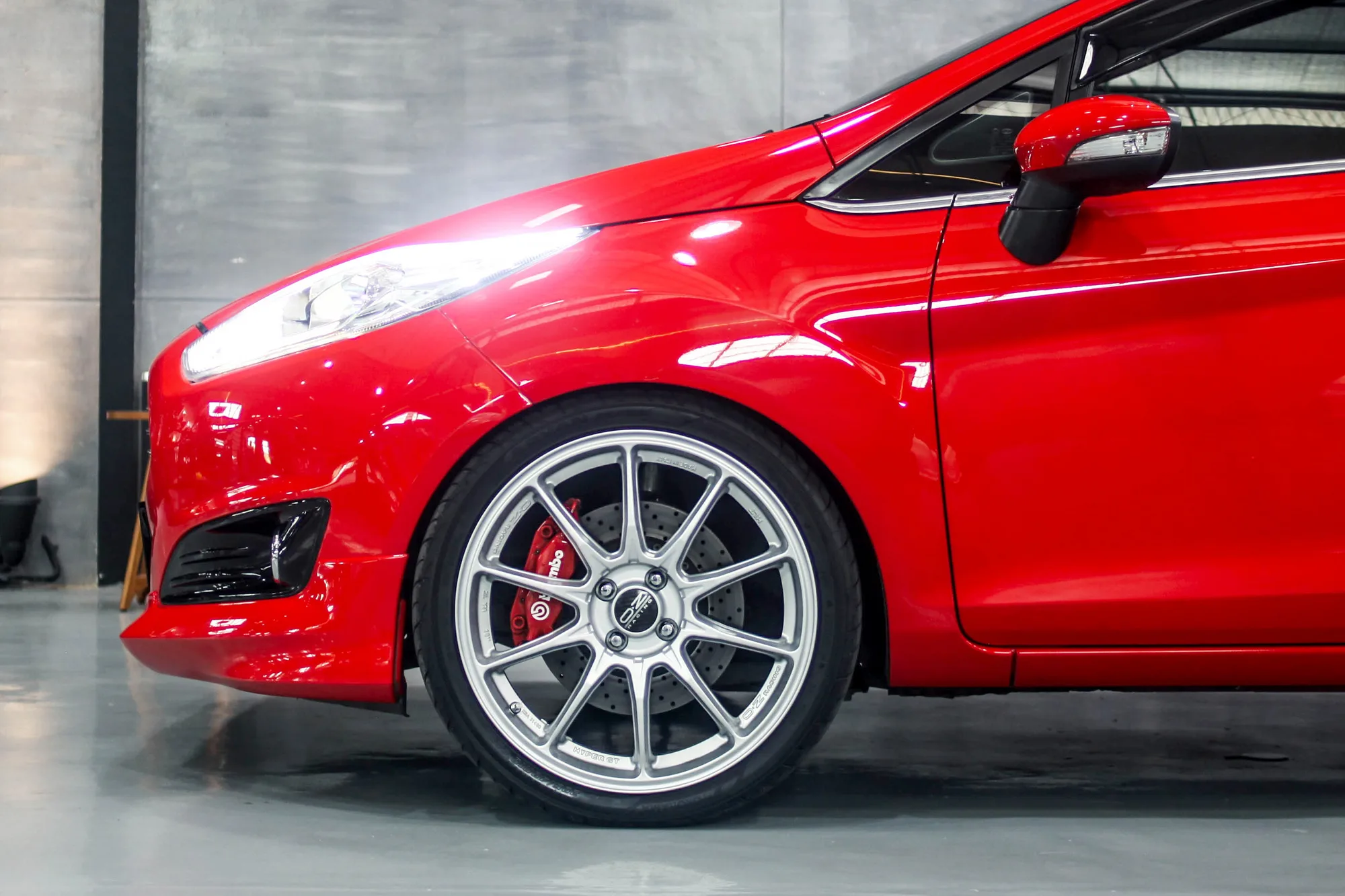 OZ Racing HyperGT HLT on Ford Fiesta Mk7.1, photo 4