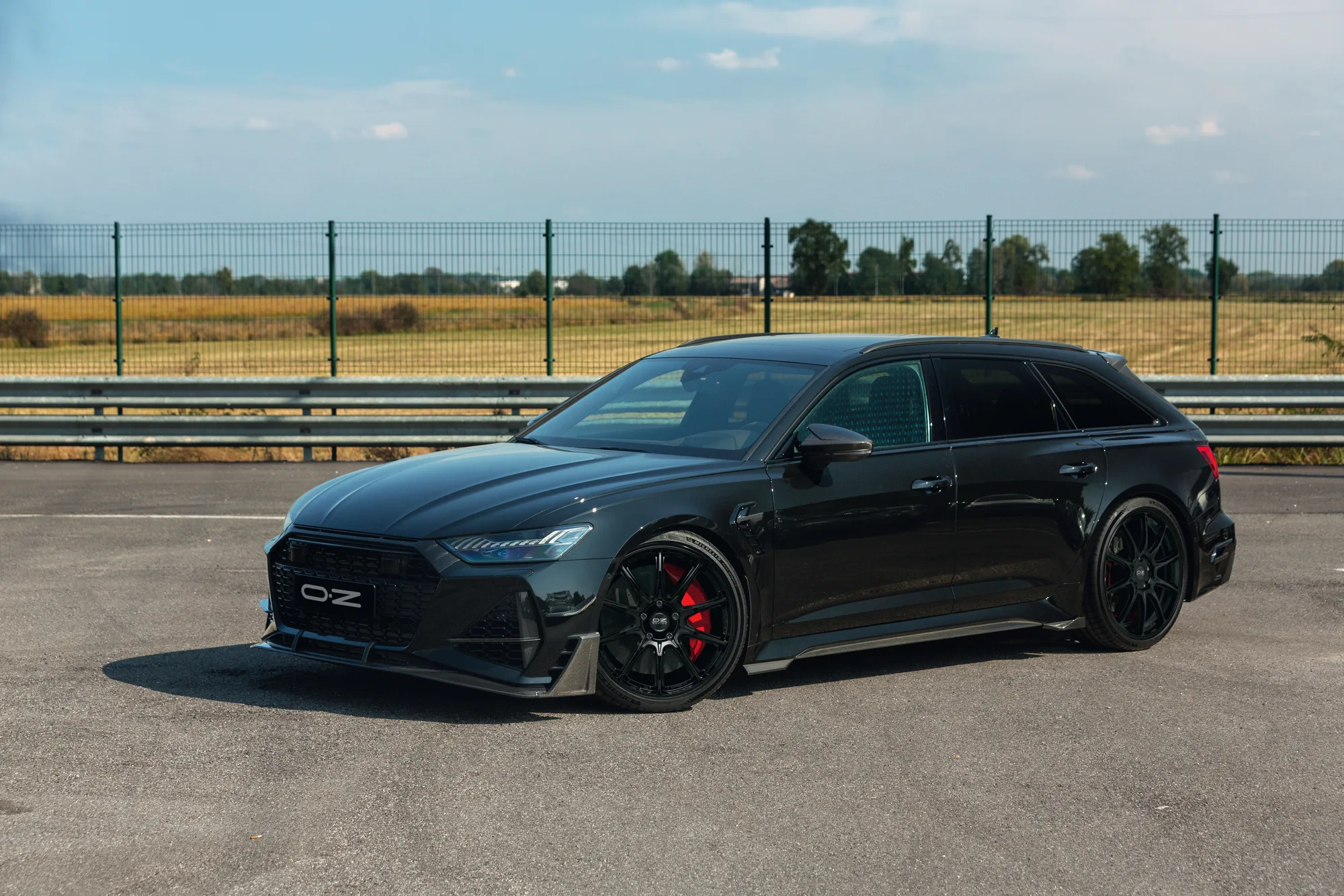 OZ Racing HyperXT HLT on Audi RS 6 C8.1