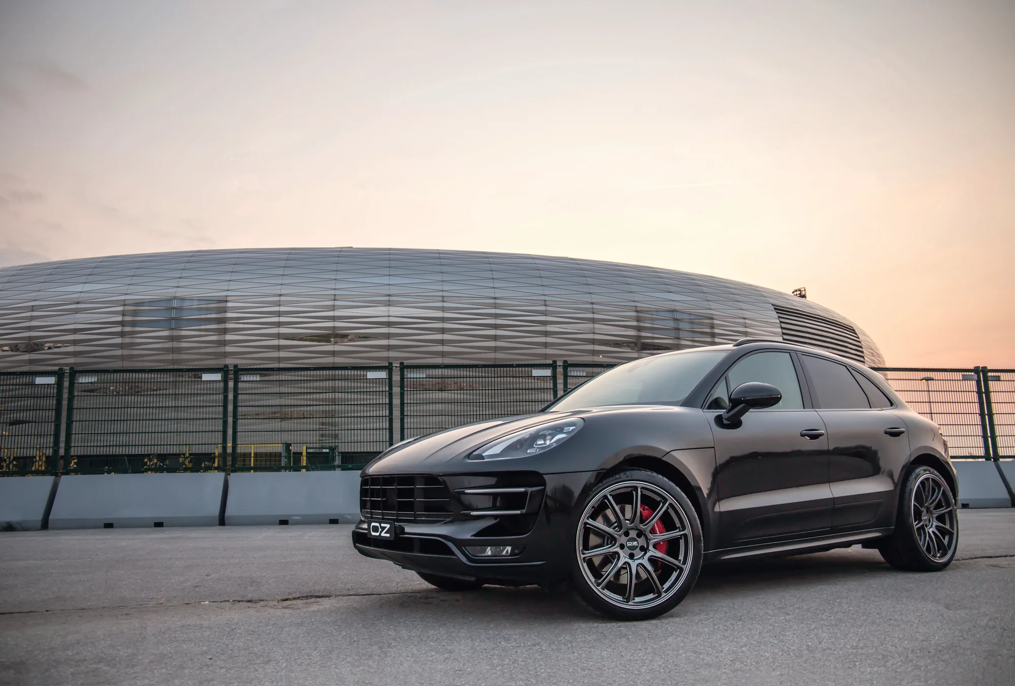 OZ Racing HyperXT HLT on Porsche Macan 95B.1