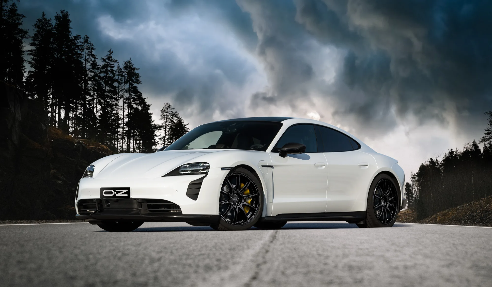 OZ Racing HyperXT HLT on Porsche Taycan J1.1