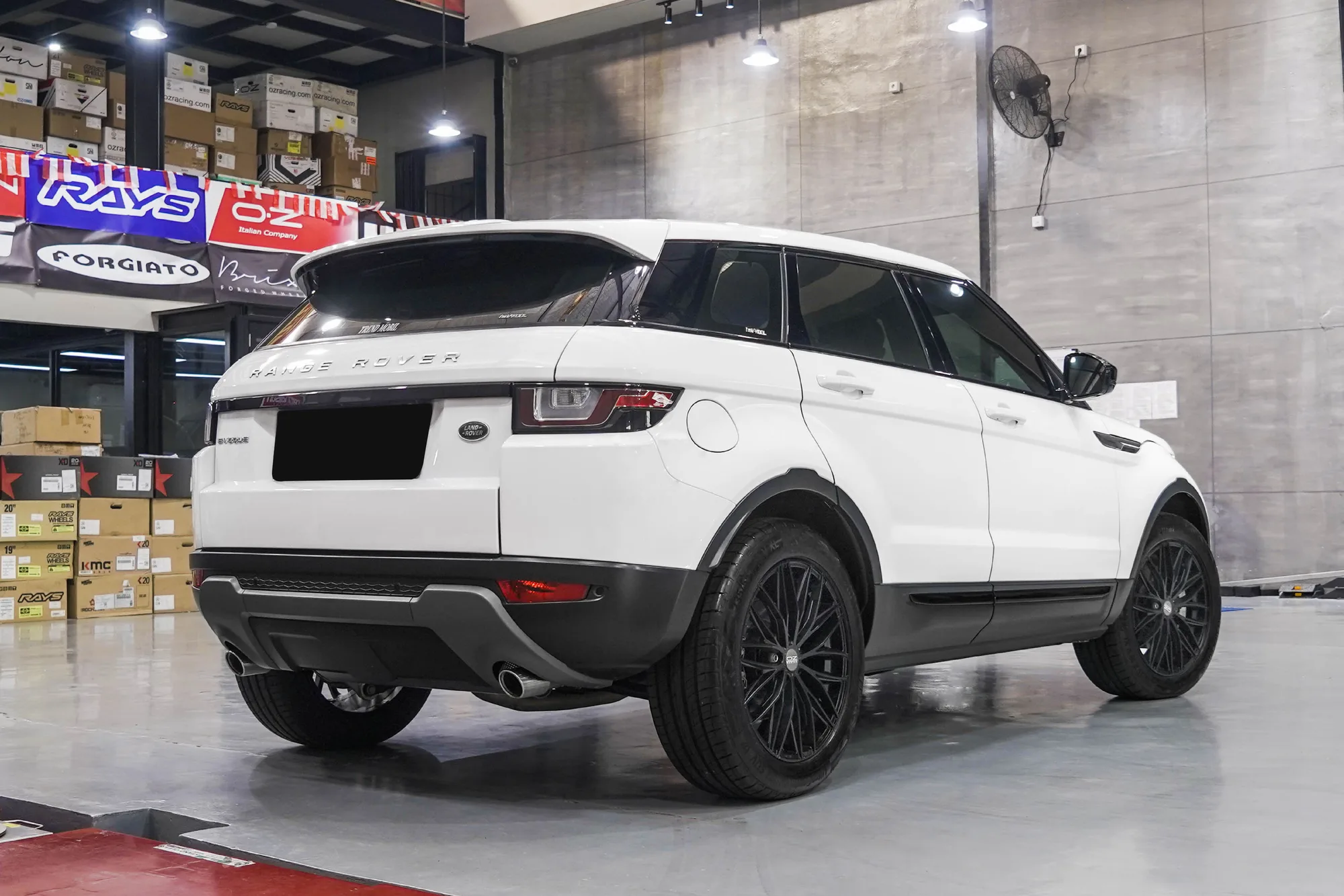 OZ Racing Italia 150 5H on Land Rover Range Rover Evoque L538.1, photo 10