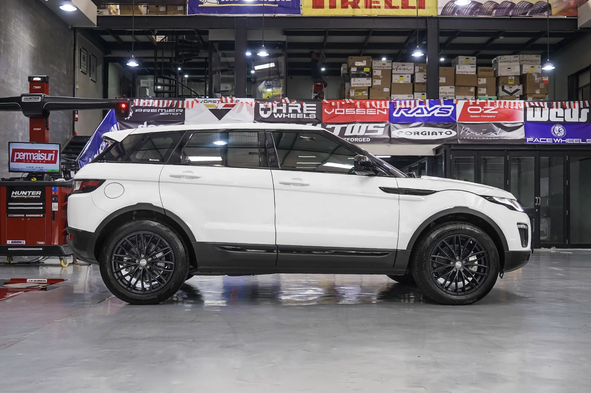 OZ Racing Italia 150 5H on Land Rover Range Rover Evoque L538.1, photo 9