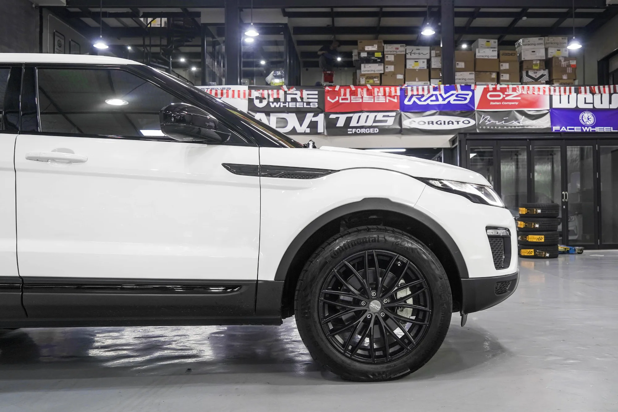 OZ Racing Italia 150 5H on Land Rover Range Rover Evoque L538.1, photo 6