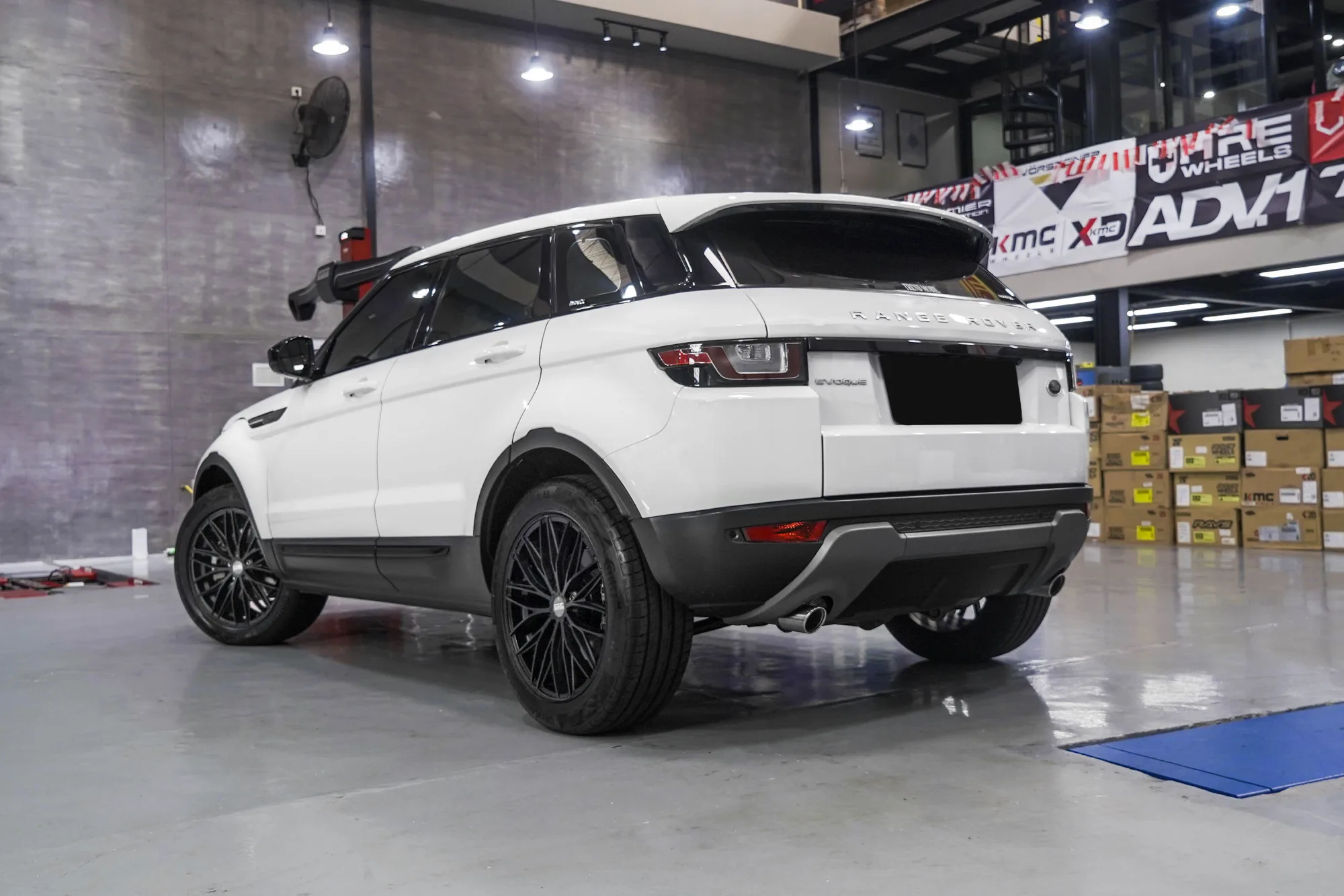 OZ Racing Italia 150 5H on Land Rover Range Rover Evoque L538.1, photo 4