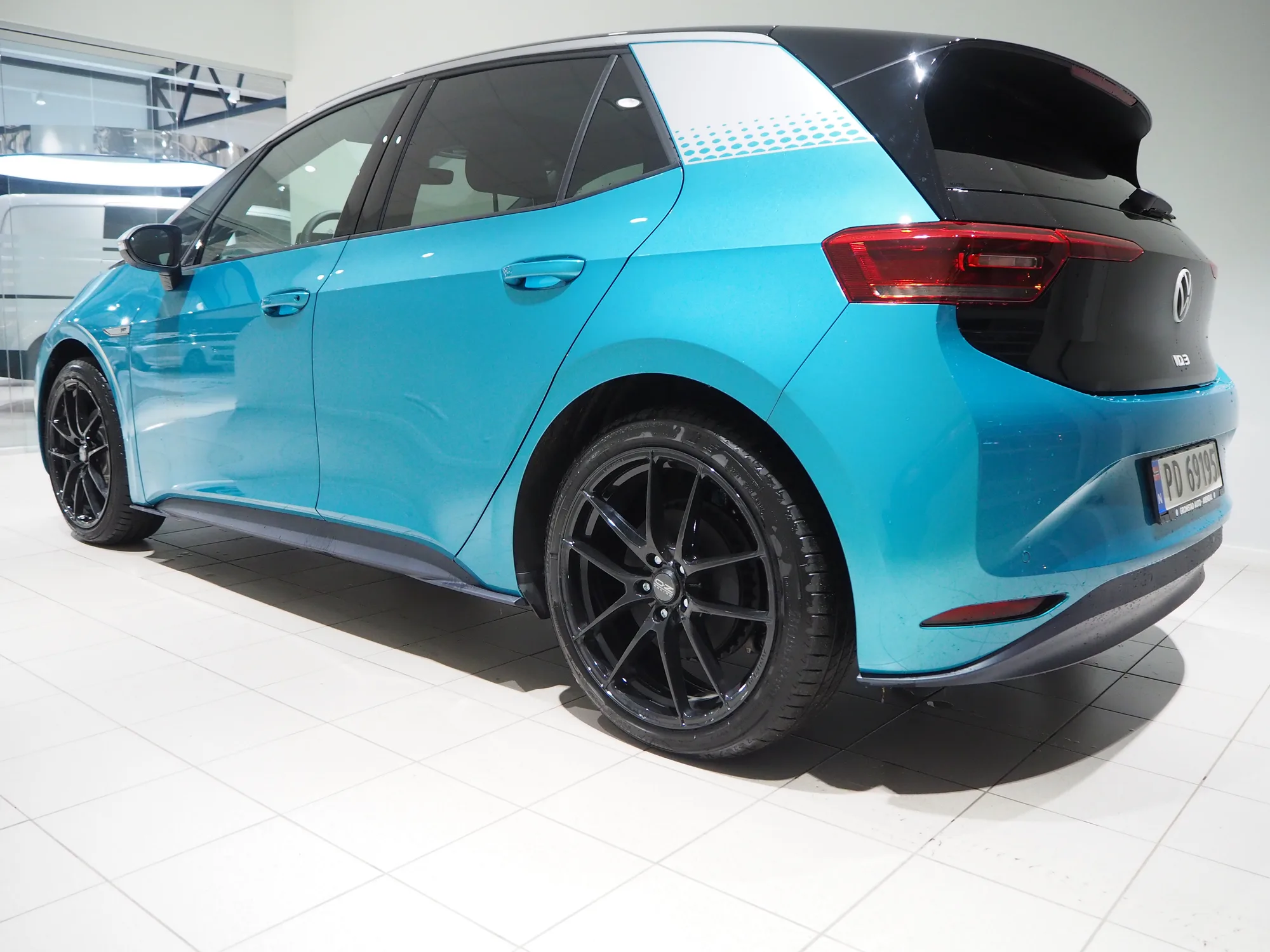 OZ Racing Leggera HLT on Volkswagen ID.3 Mk1.1