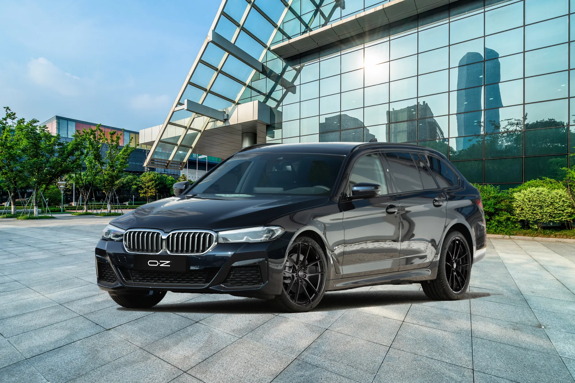 OZ Racing Leggera HLT on BMW 5 Series G30.1