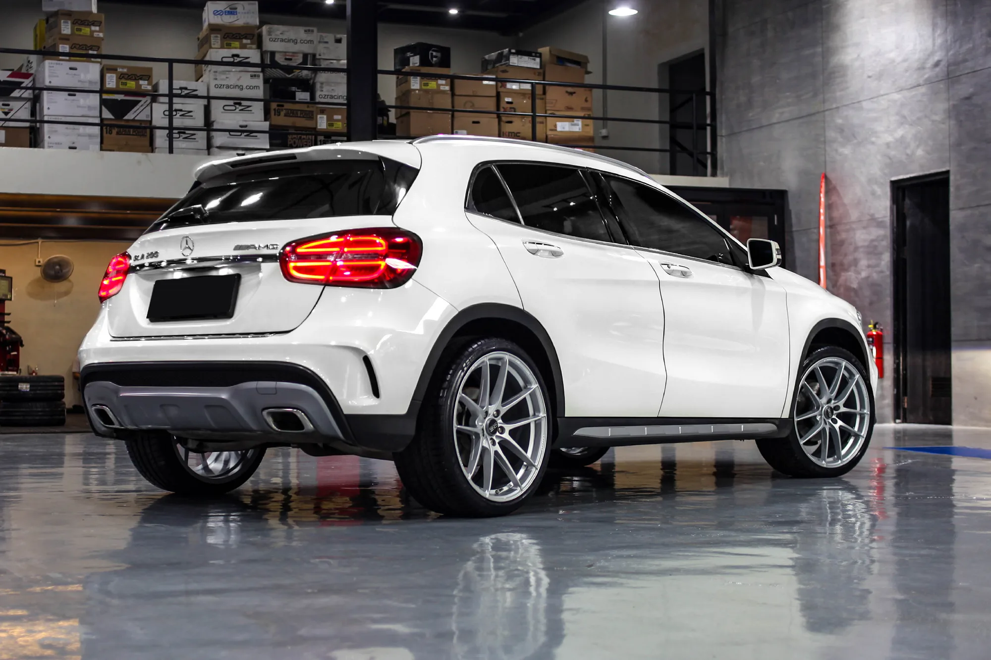 OZ Racing Leggera HLT on Mercedes-Benz GLA X156.1, photo 4