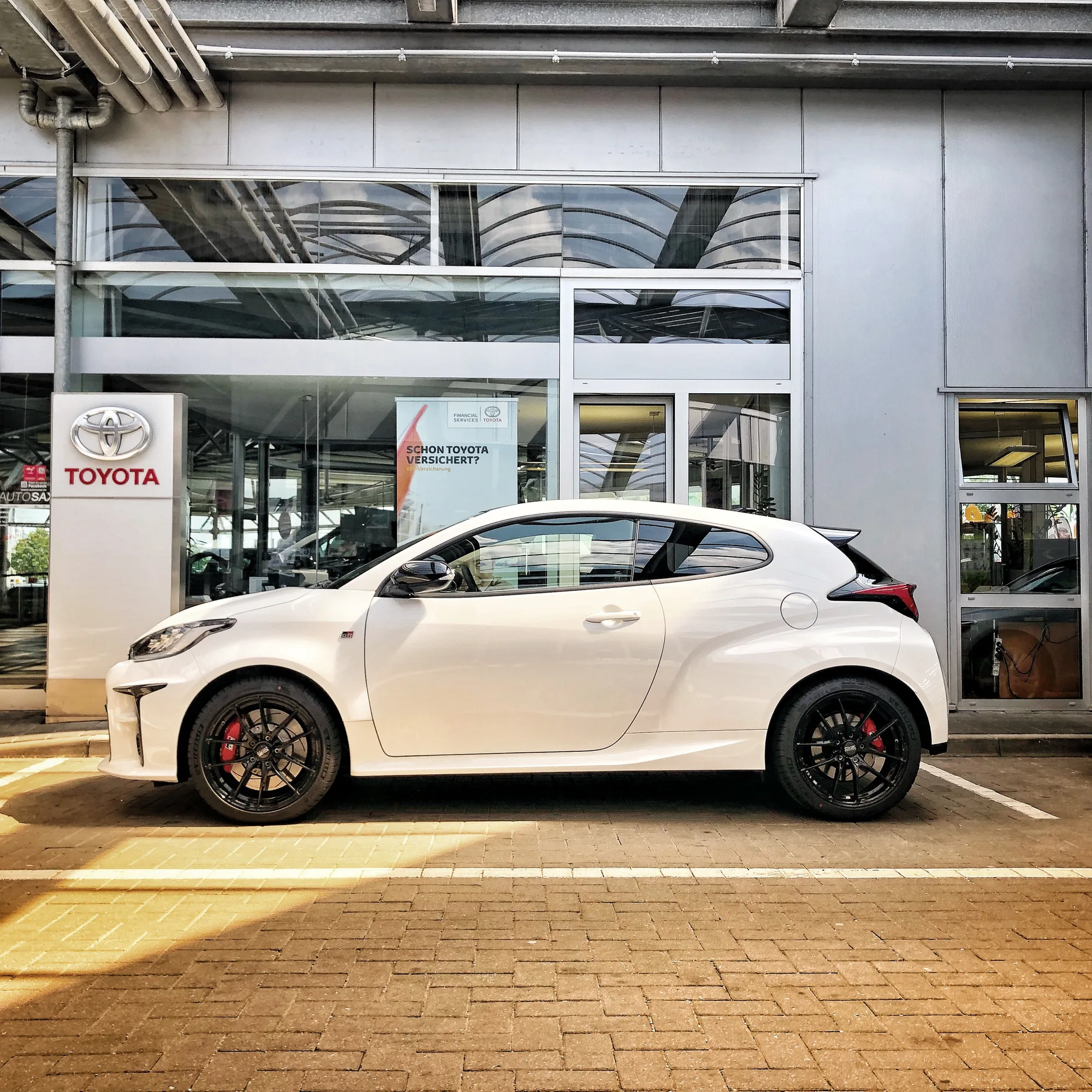 OZ Racing Leggera HLT on Toyota GR Yaris GXPA16.1