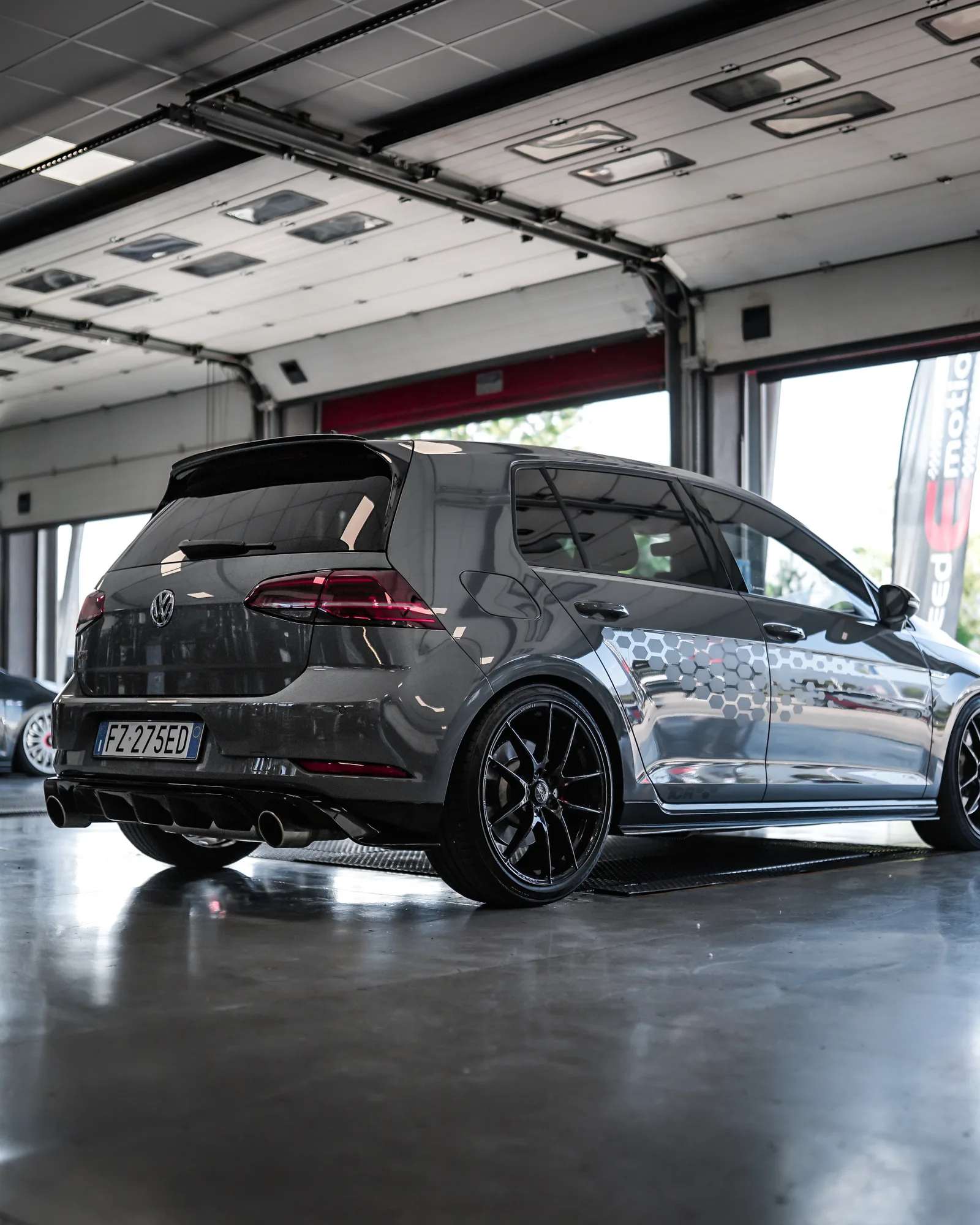 OZ Racing Leggera HLT on Volkswagen Golf Mk7 (Typ 5G).2