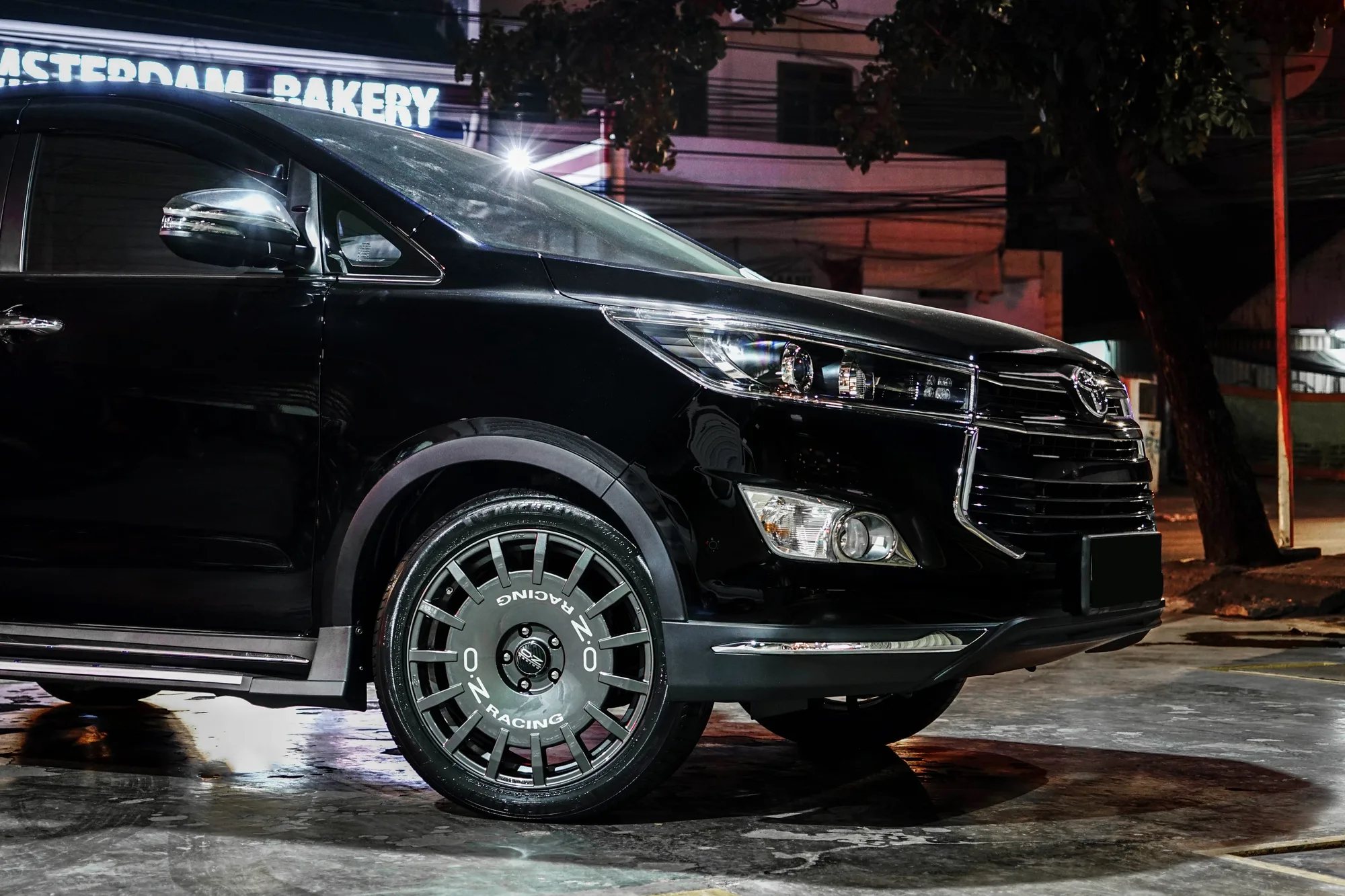 OZ Racing Rally Racing on Toyota Innova AN140