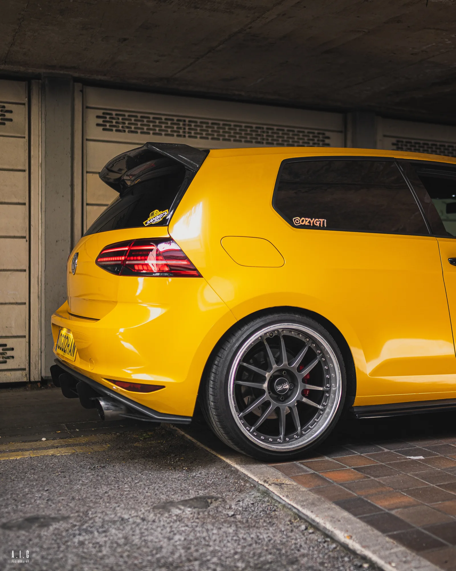 OZ Racing Superleggera III on Volkswagen Golf Mk6 (Typ 5K), photo 4