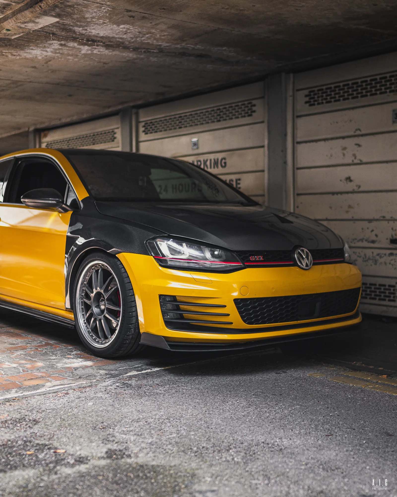 OZ Racing Superleggera III on Volkswagen Golf Mk6 (Typ 5K)
