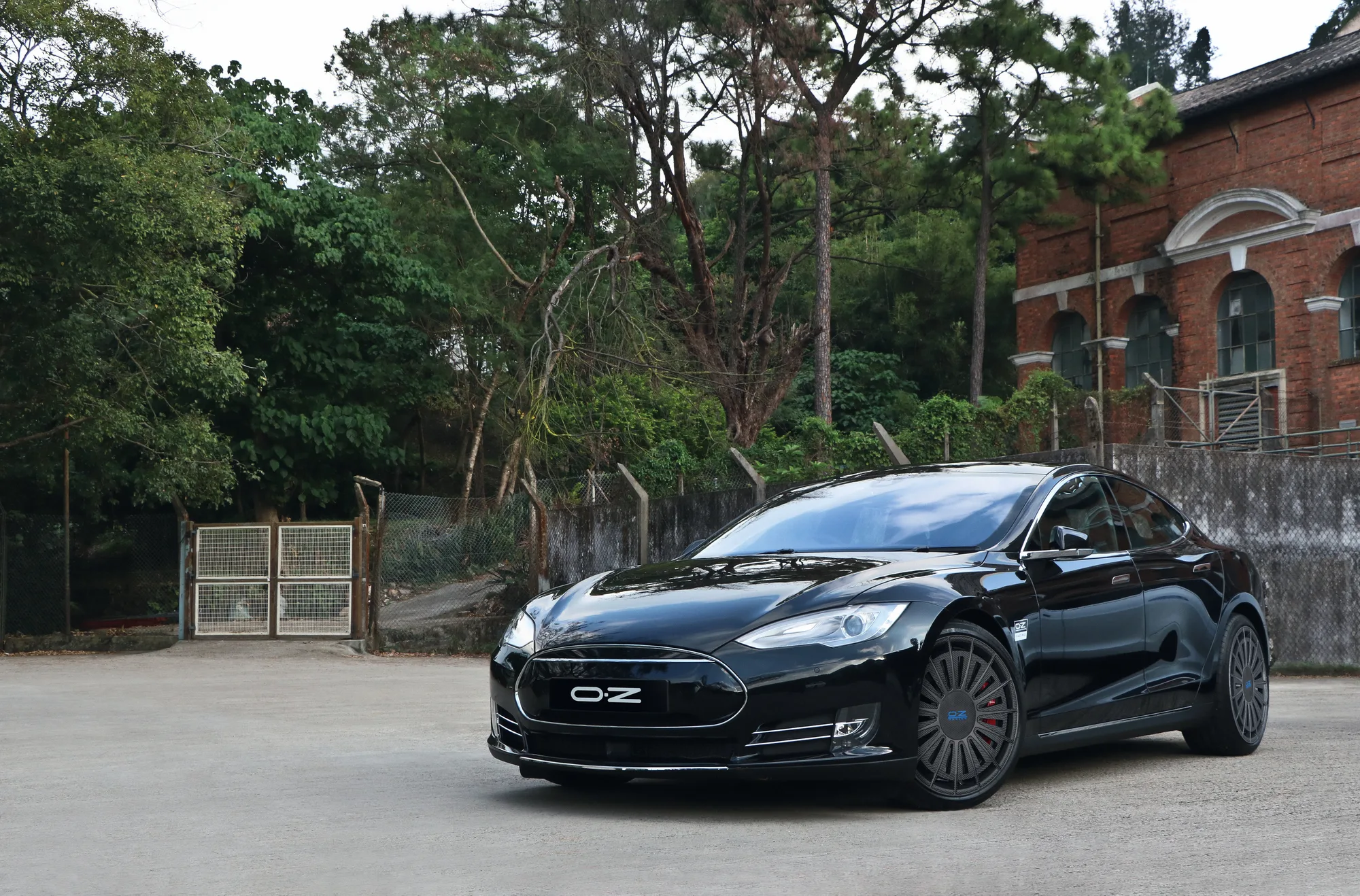 OZ Racing Superturismo AERO-e on Tesla Model S Original (2012-2016)