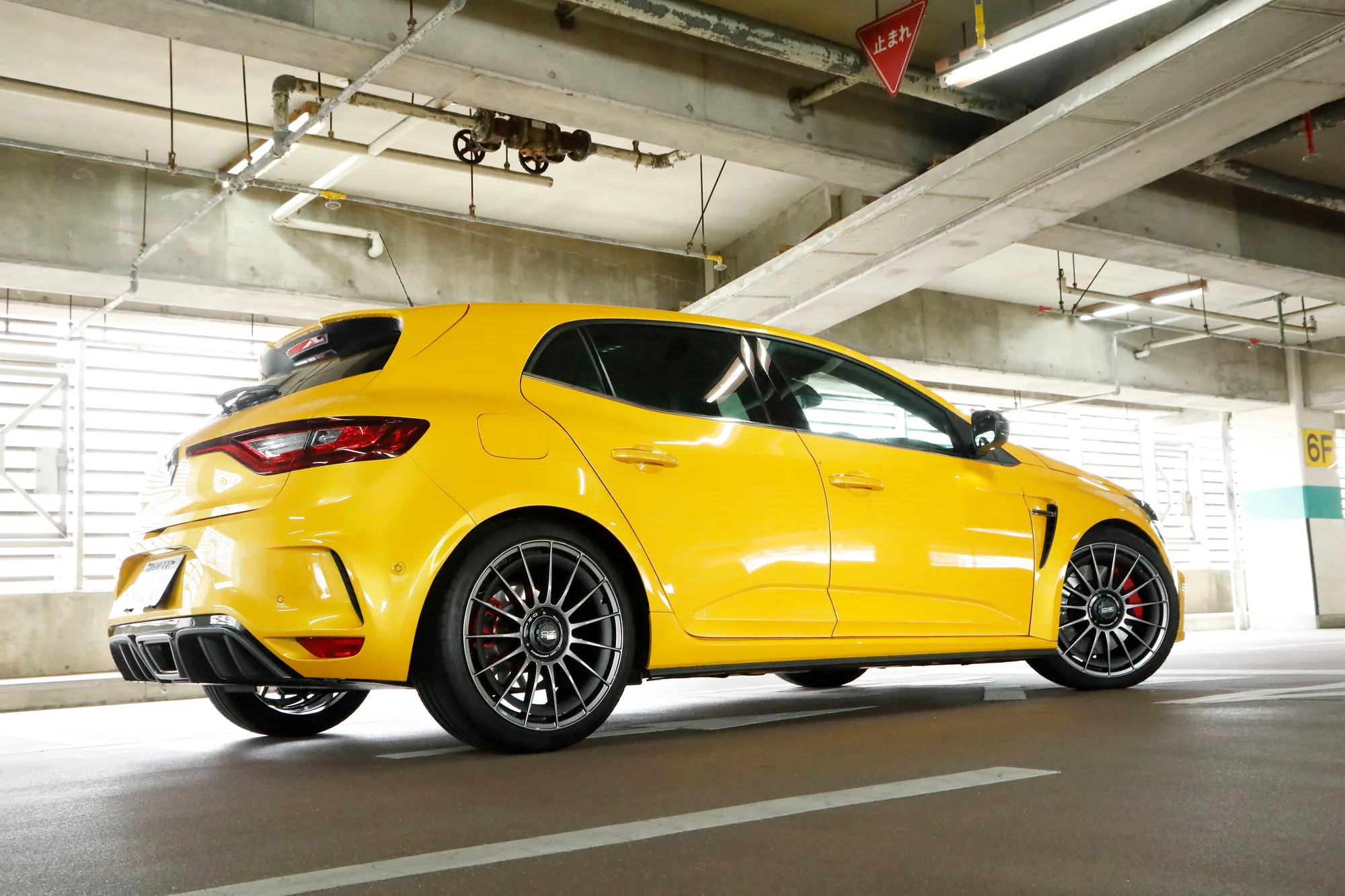 OZ Racing Superturismo AERO on Renault Megane IV, photo 8