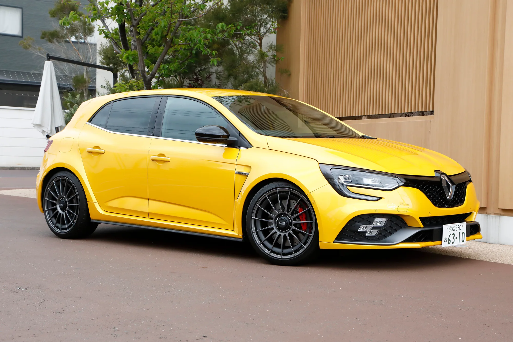 OZ Racing Superturismo AERO on Renault Megane IV