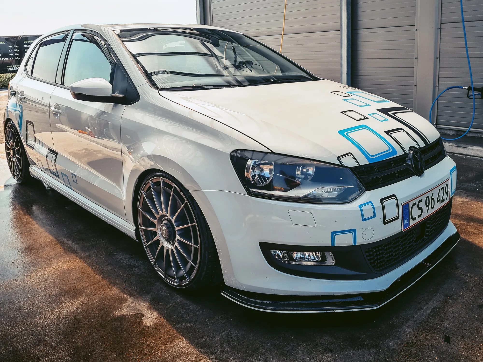 OZ Racing Superturismo AERO on Volkswagen Polo Mk5 (6R)