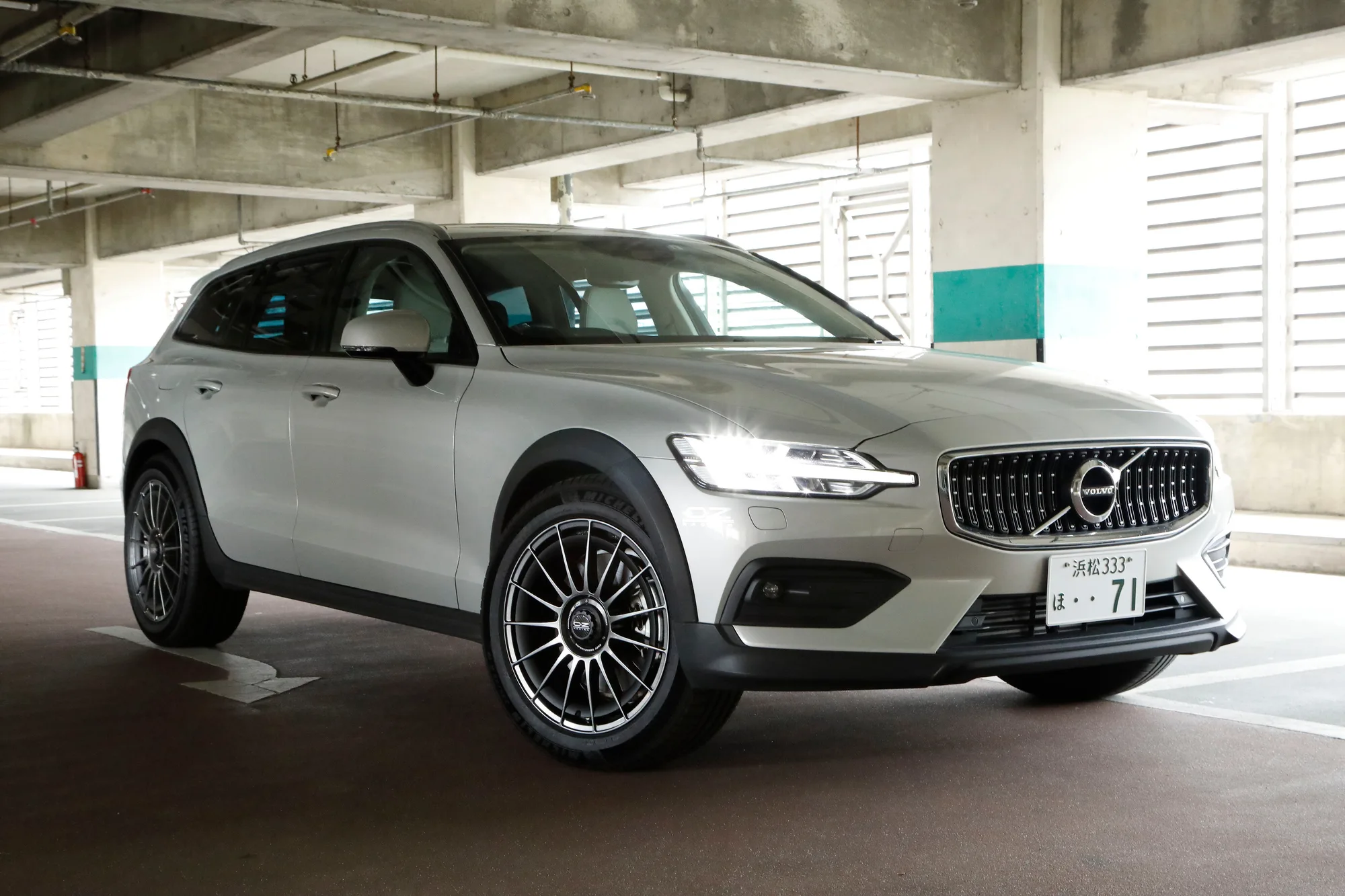 OZ Racing Superturismo AERO on Volvo V60 II (2018-), photo 4