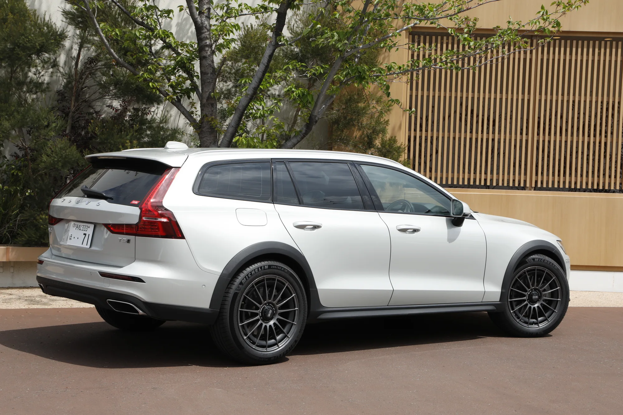 OZ Racing Superturismo AERO on Volvo V60 II (2018-), photo 2