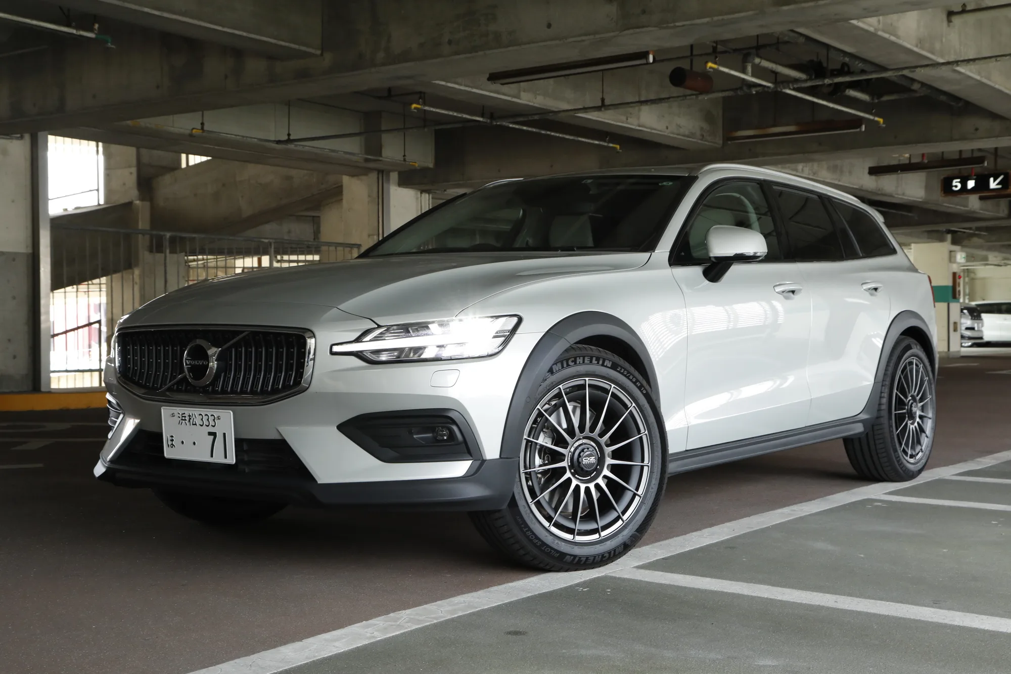 OZ Racing Superturismo AERO on Volvo V60 II (2018-)