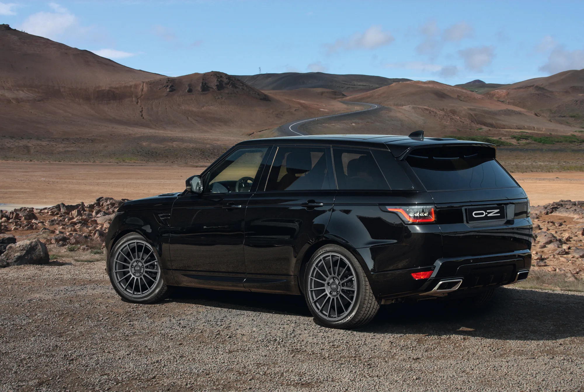 OZ Racing Superturismo Dakar on Land Rover Range Rover Sport L494.1