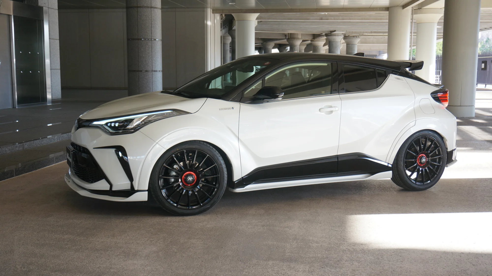 OZ Racing Superturismo Evoluzione on Toyota C-HR AX10.1, photo 8