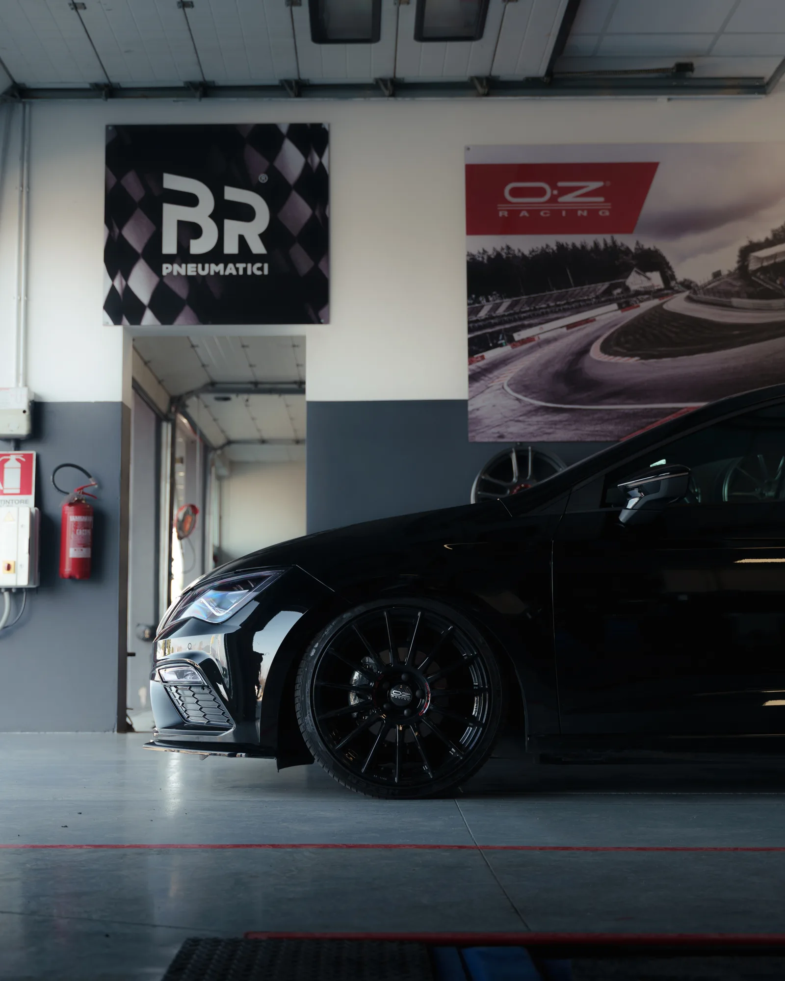 OZ Racing Superturismo Evoluzione on Seat Leon 3rd gen (5F), photo 5