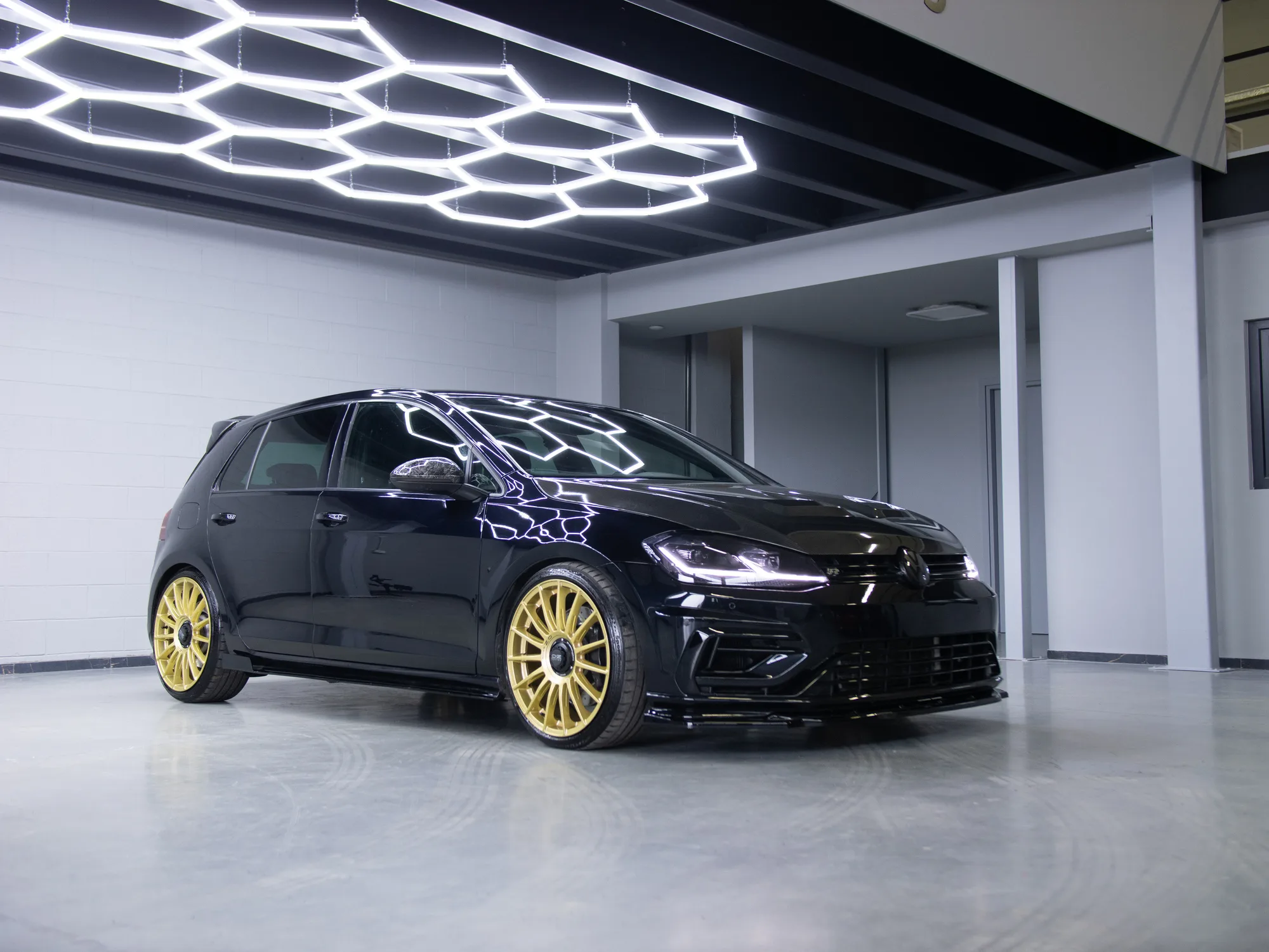 OZ Racing Superturismo Evoluzione on Volkswagen Golf Mk7 (Typ 5G).2