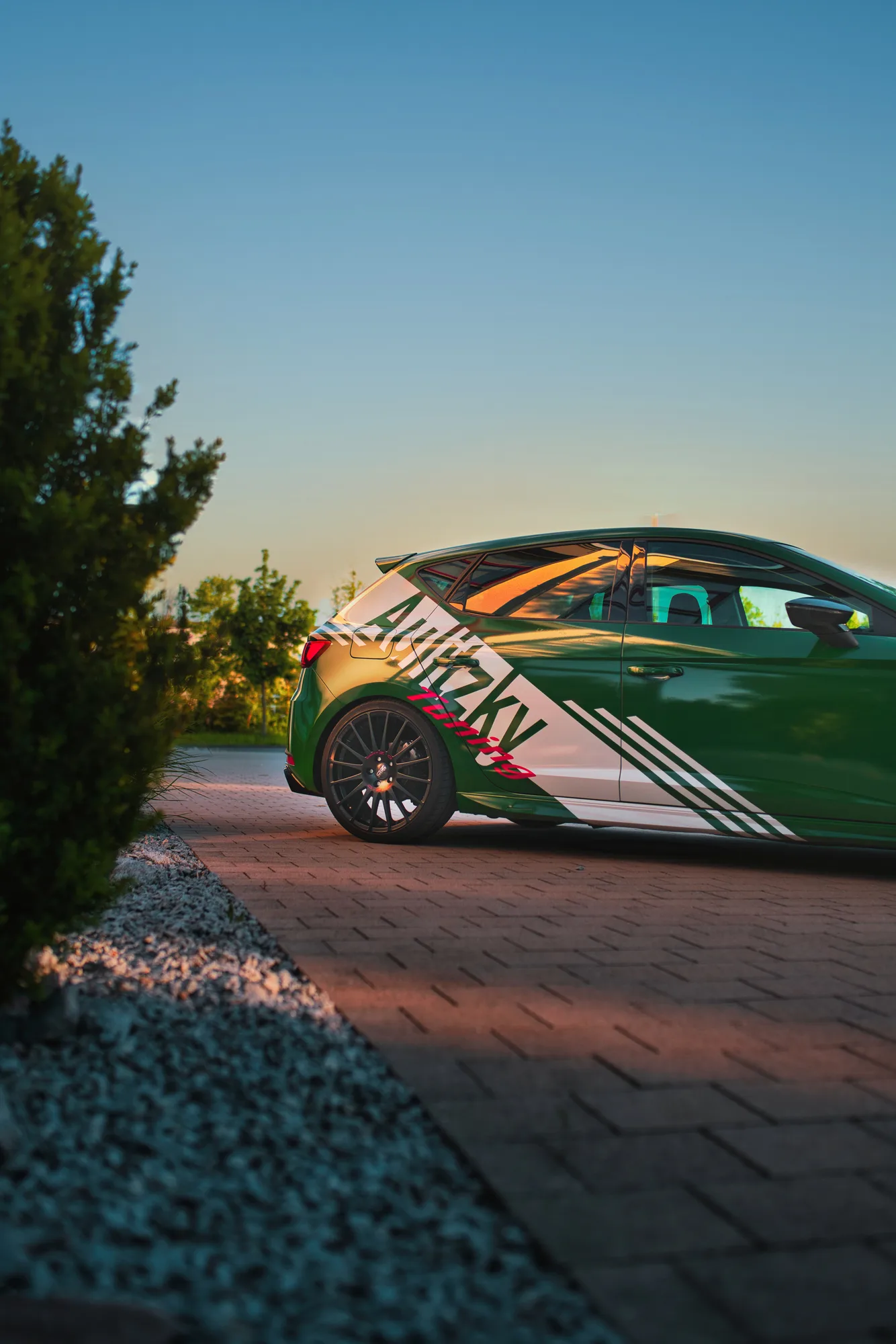 OZ Racing Superturismo GT on Seat Leon 3rd gen (5F)