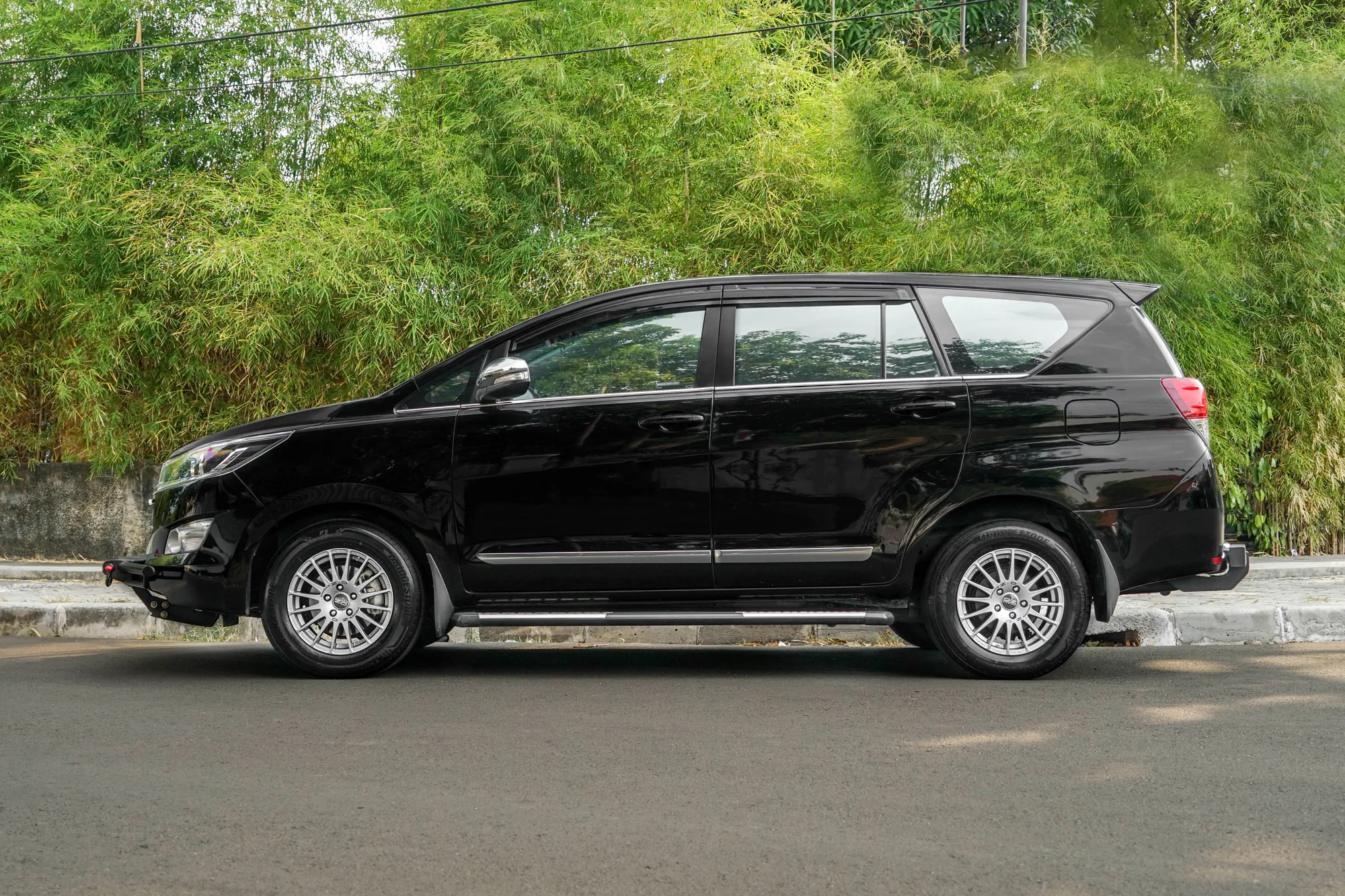 OZ Racing Superturismo GT on Toyota Innova AN140, photo 5
