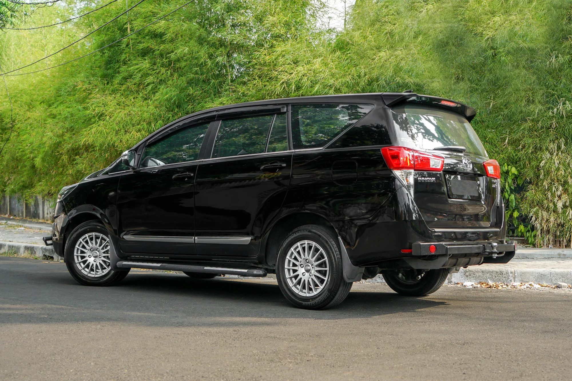 OZ Racing Superturismo GT on Toyota Innova AN140, photo 2