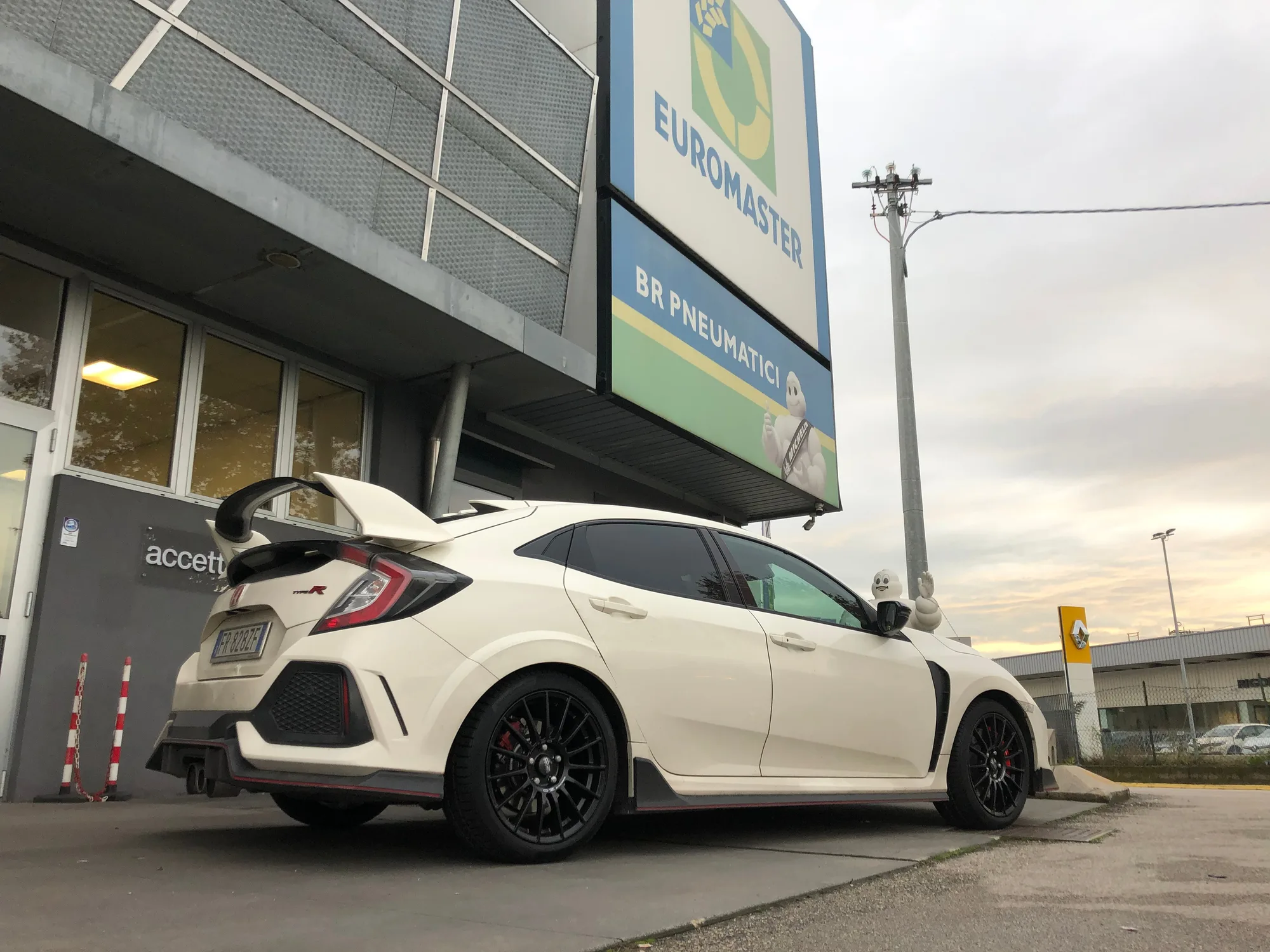 OZ Racing Superturismo LM on Honda Civic Type R FK8, photo 2