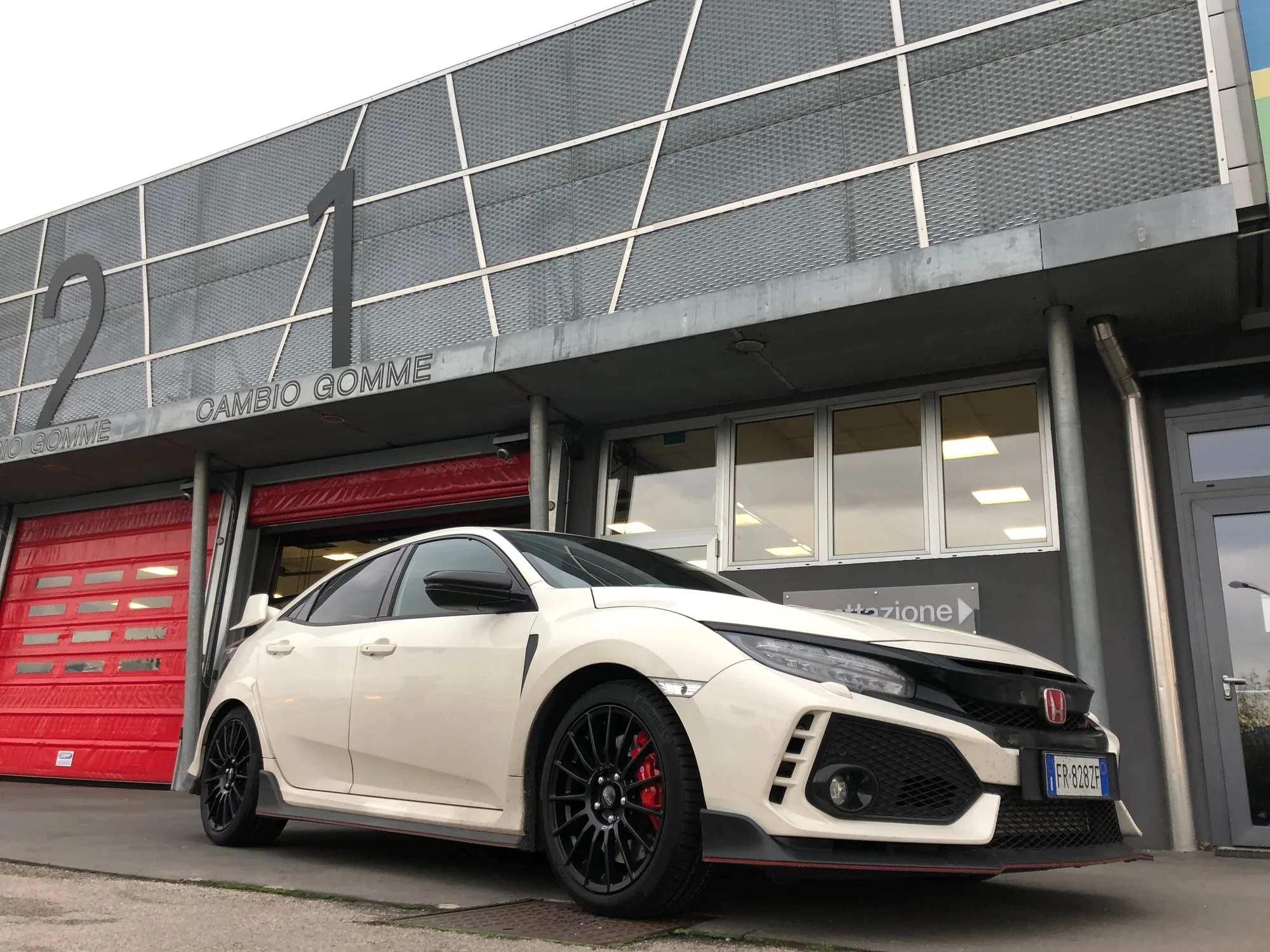 OZ Racing Superturismo LM on Honda Civic Type R FK8, photo 4