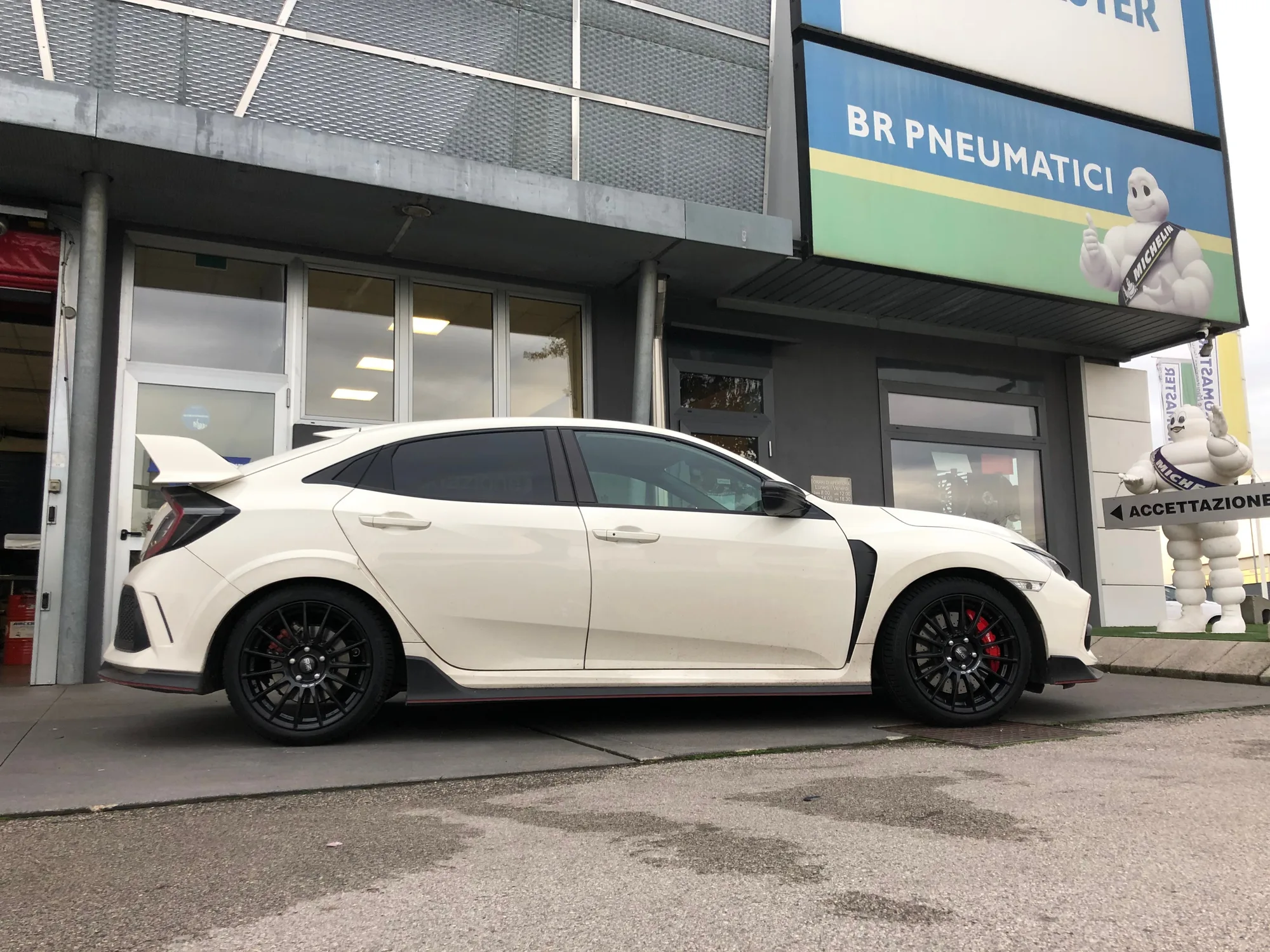 OZ Racing Superturismo LM on Honda Civic Type R FK8, photo 3