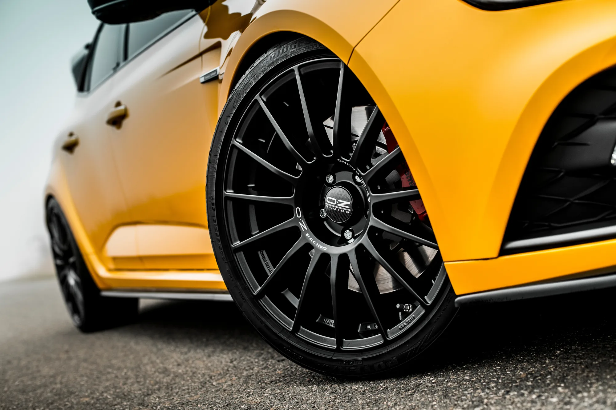 OZ Racing Superturismo LM on Renault Megane IV, photo 3