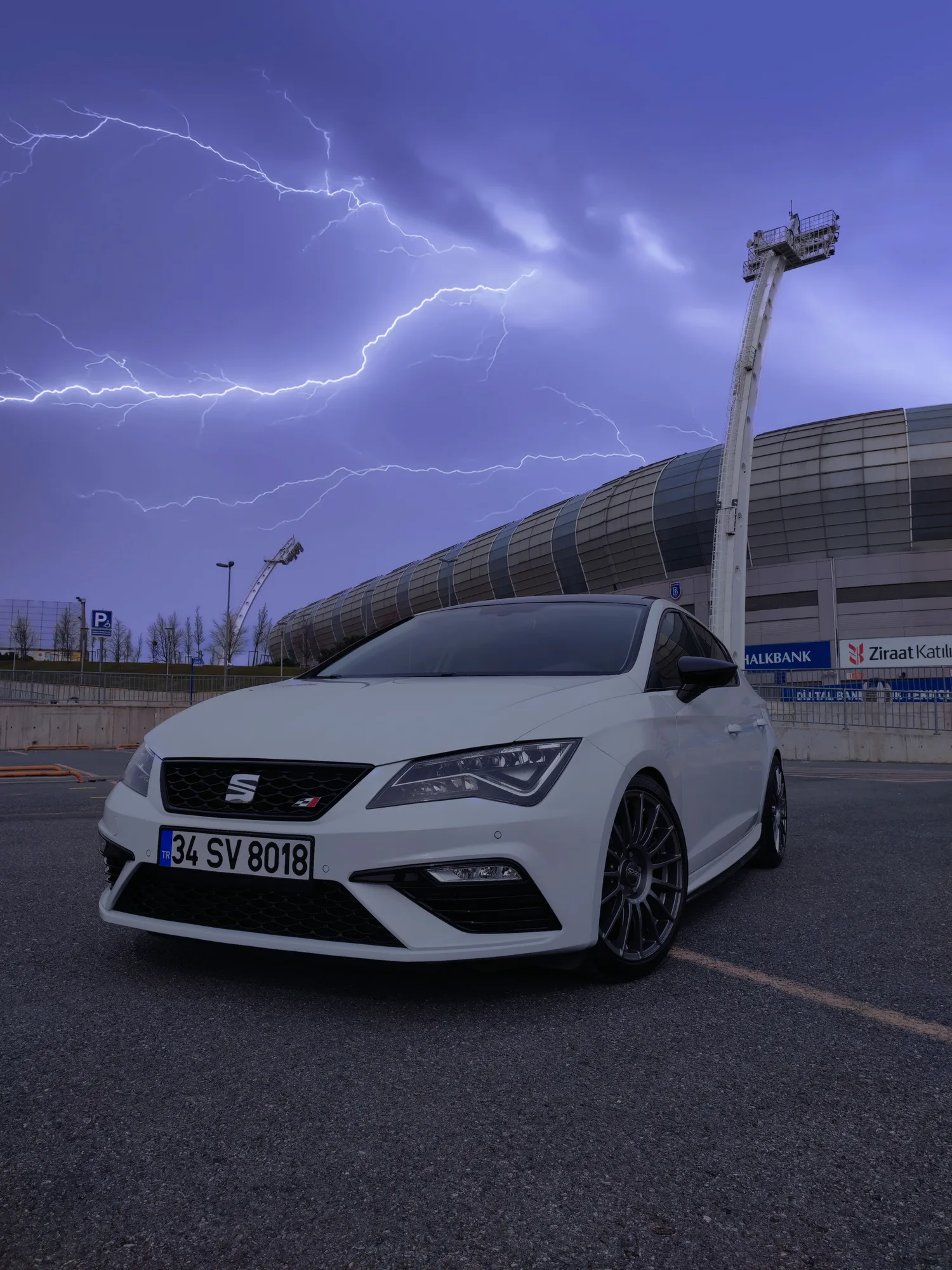 OZ Racing Superturismo LM on Seat Leon Cupra 3rd gen (5F)