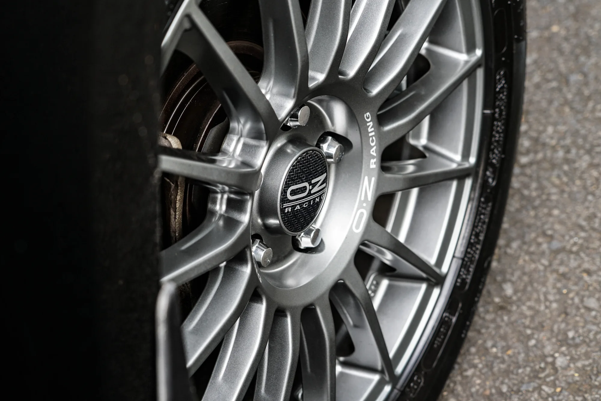 OZ Racing Superturismo LM on Toyota Innova AN140