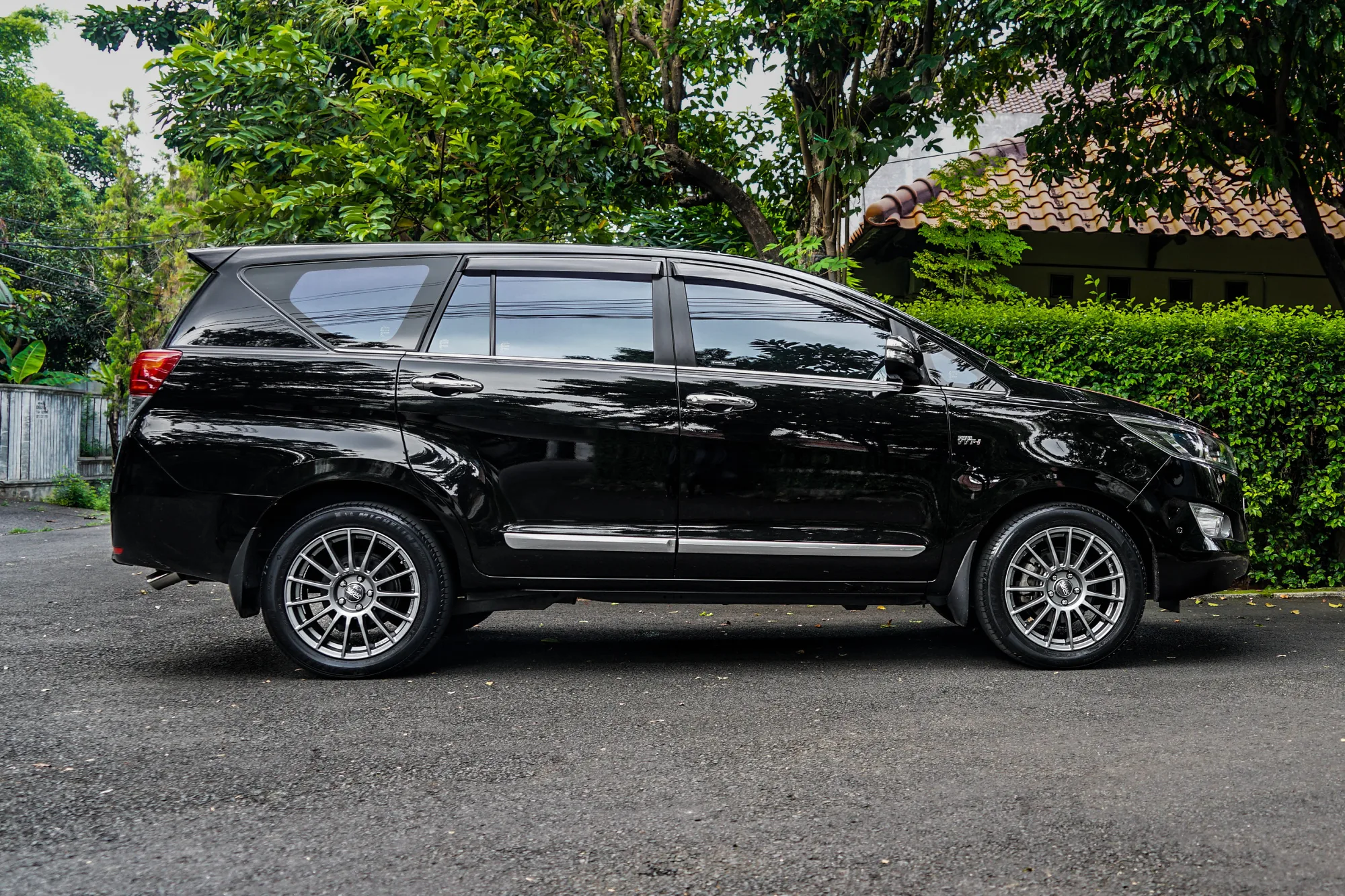 OZ Racing Superturismo LM on Toyota Innova AN140, photo 4