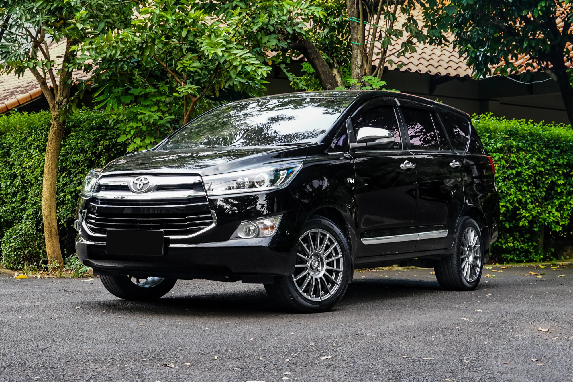 OZ Racing Superturismo LM on Toyota Innova AN140, photo 3