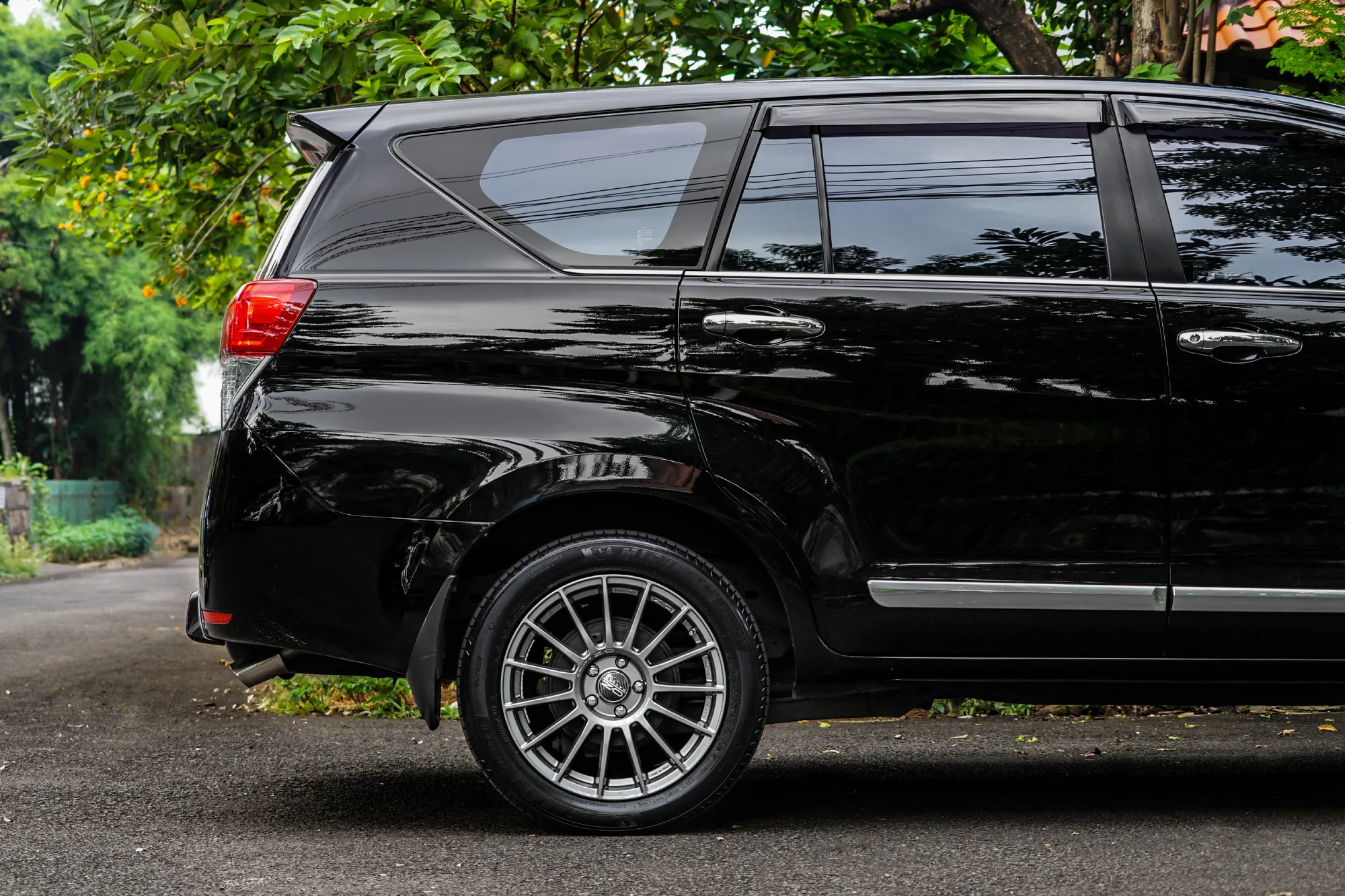 OZ Racing Superturismo LM on Toyota Innova AN140, photo 5