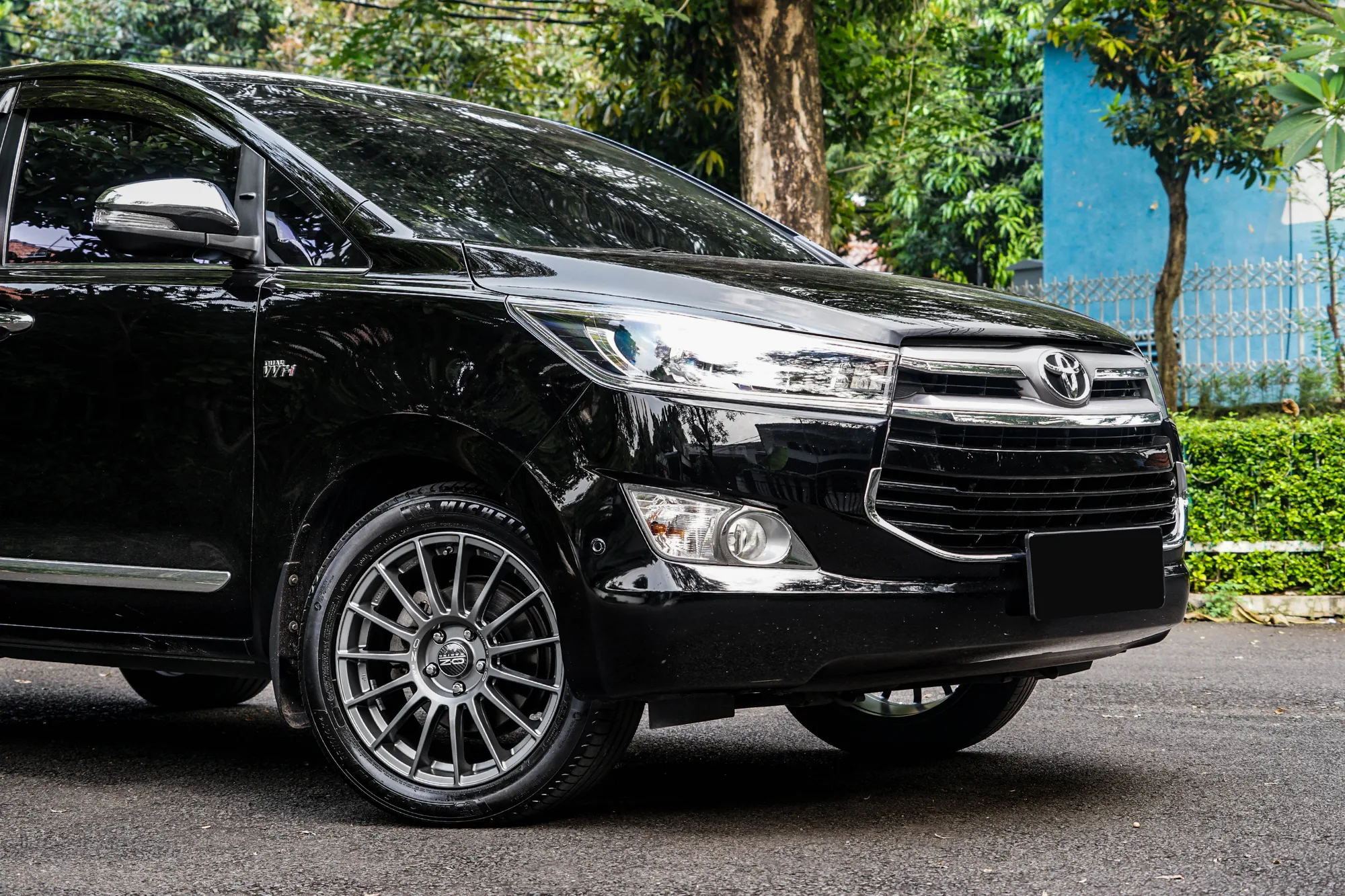 OZ Racing Superturismo LM on Toyota Innova AN140, photo 2