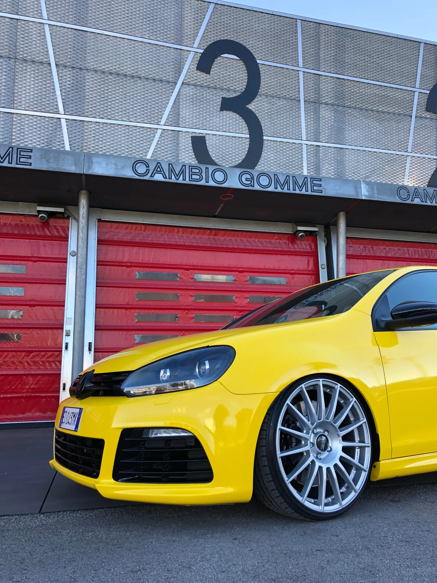 OZ Racing Superturismo LM on Volkswagen Golf Mk6 (Typ 5K), photo 2