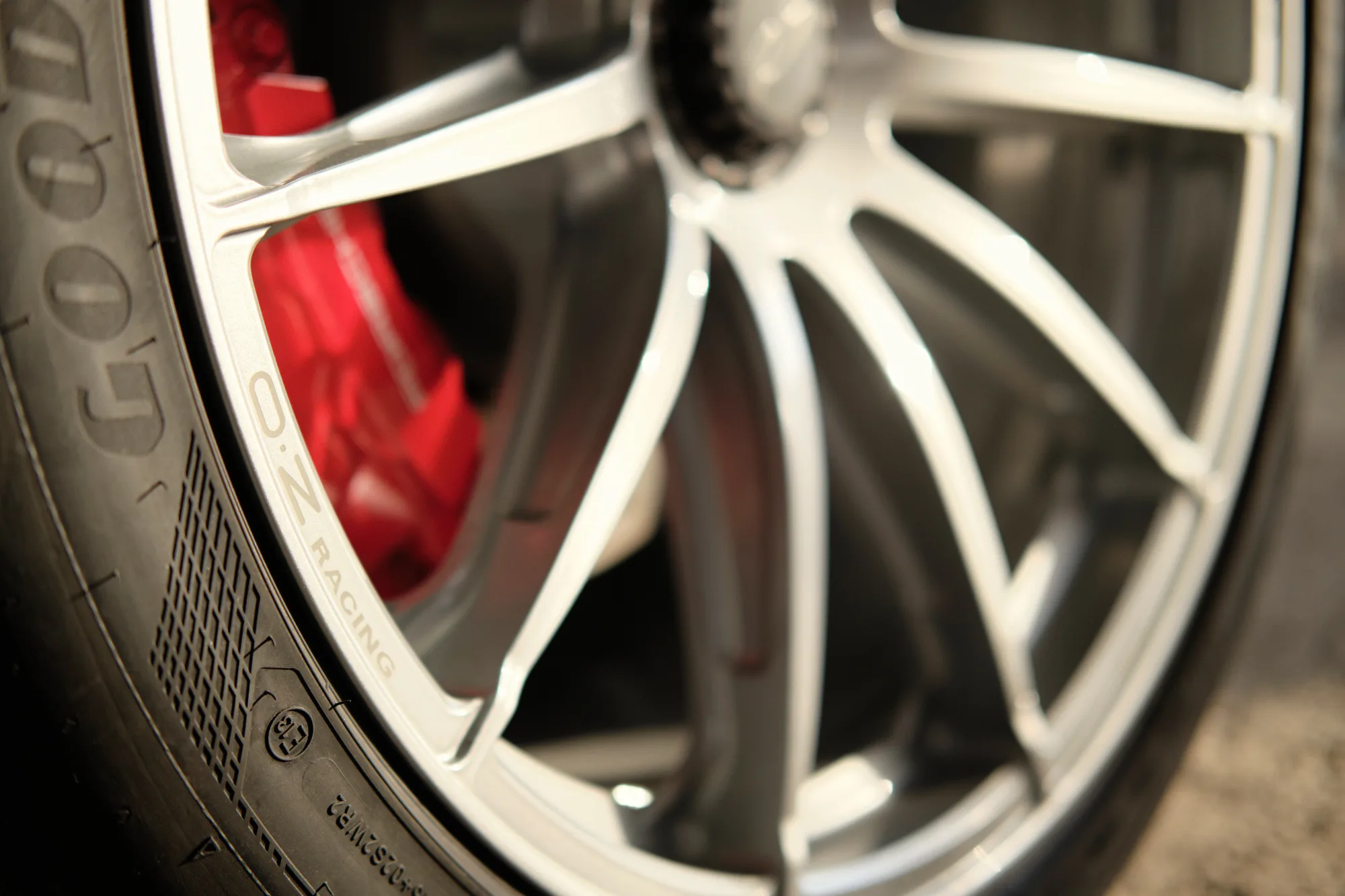 OZ Racing Ultimate Magnesio on Porsche 911 991.1, photo 8