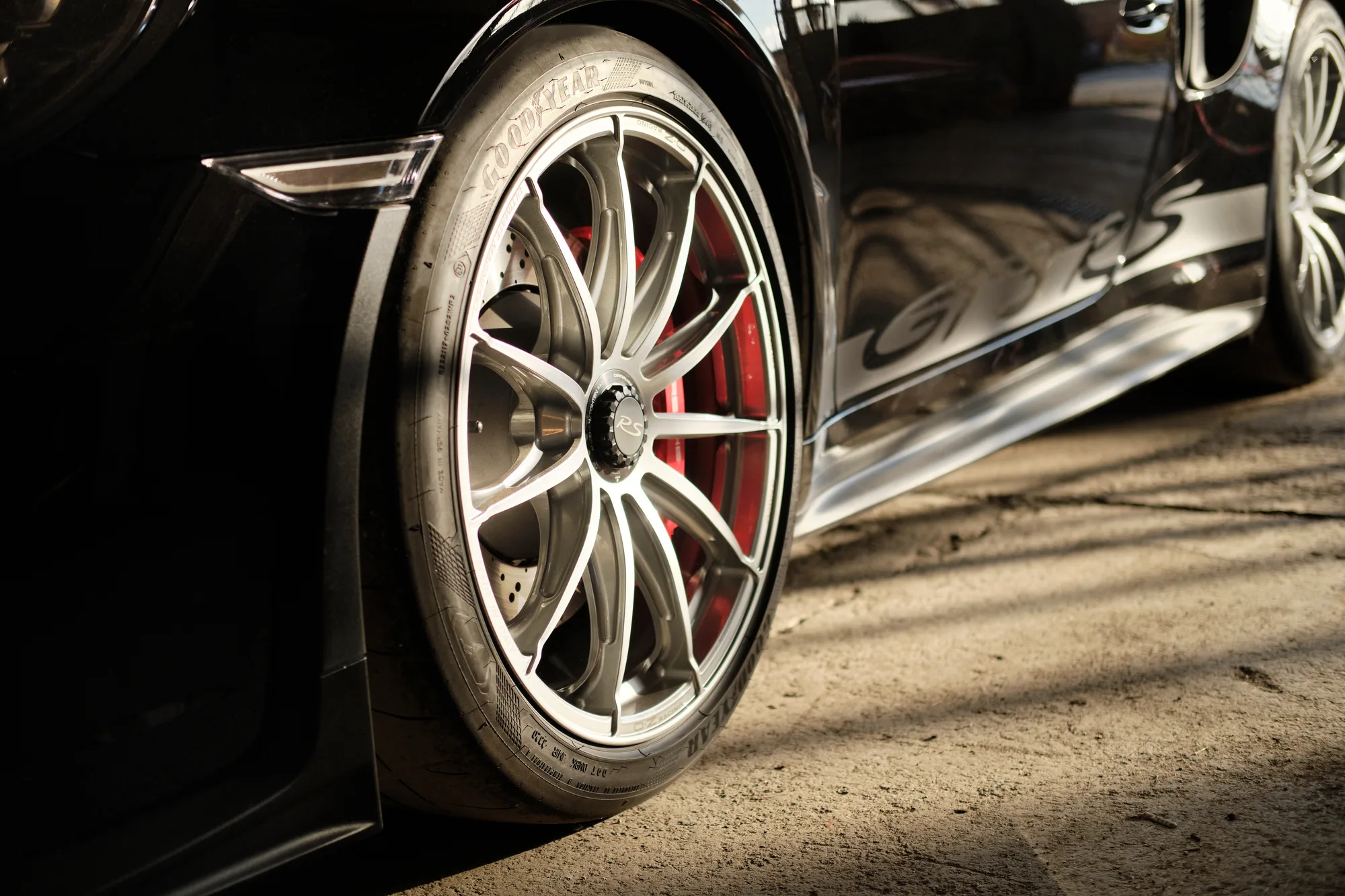 OZ Racing Ultimate Magnesio on Porsche 911 991.1, photo 2