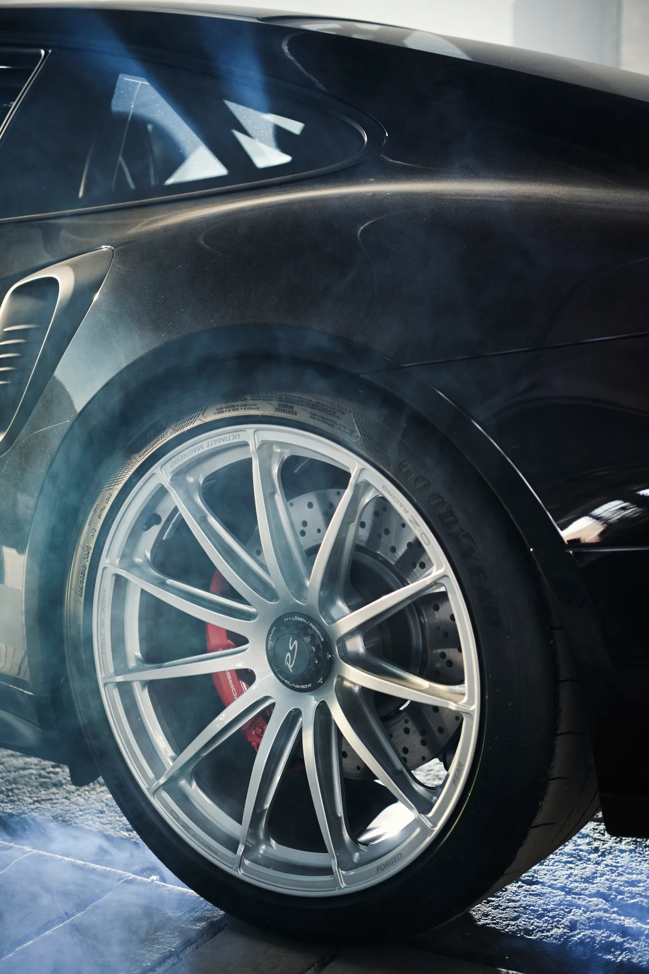 OZ Racing Ultimate Magnesio on Porsche 911 991.1