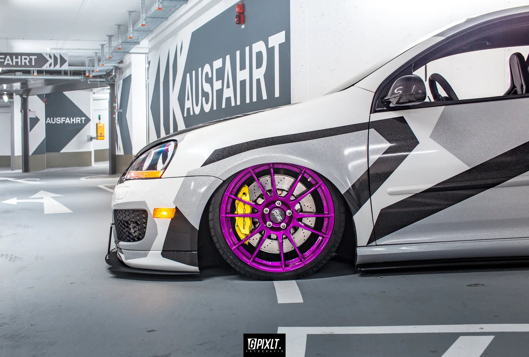 OZ Racing Ultraleggera HLT on Volkswagen Golf Mk5 (Typ 1K)
