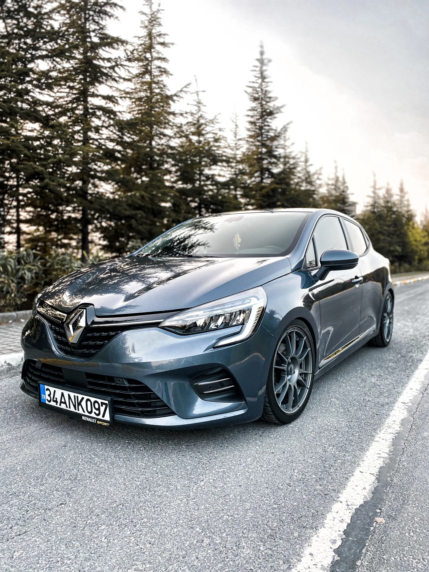 OZ Racing Ultraleggera on Renault Megane IV