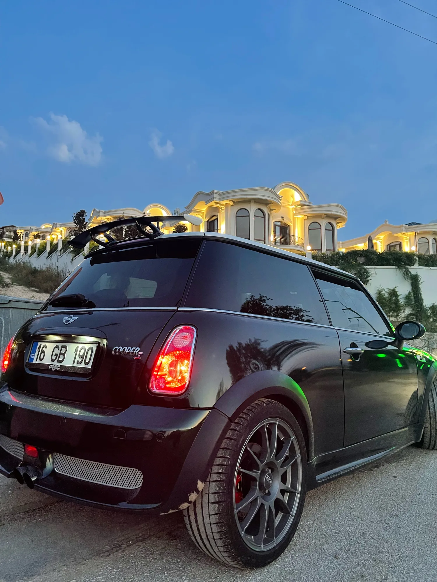 OZ Racing Ultraleggera on Mini Cooper R53 (2002-2006)