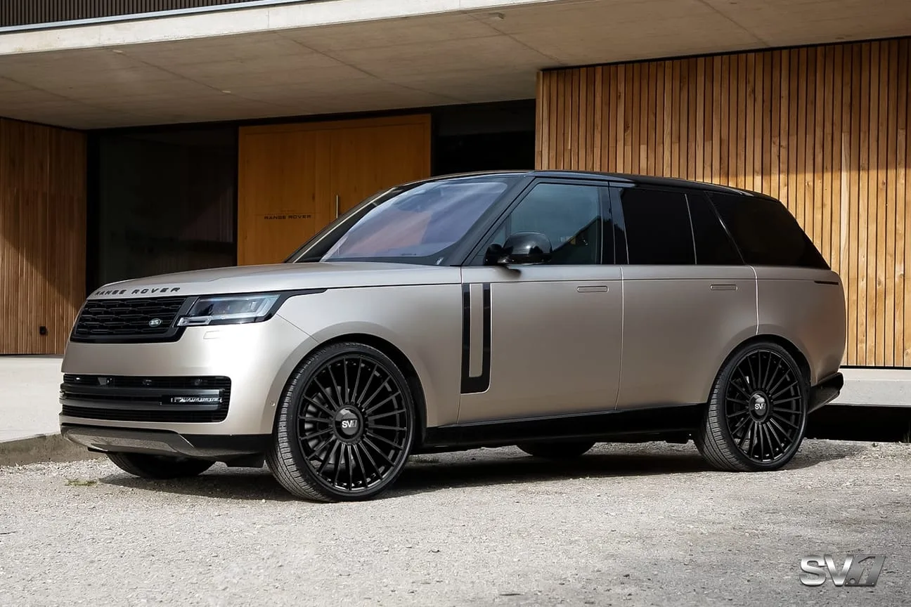 Savini BM16 on Land Rover Range Rover L460